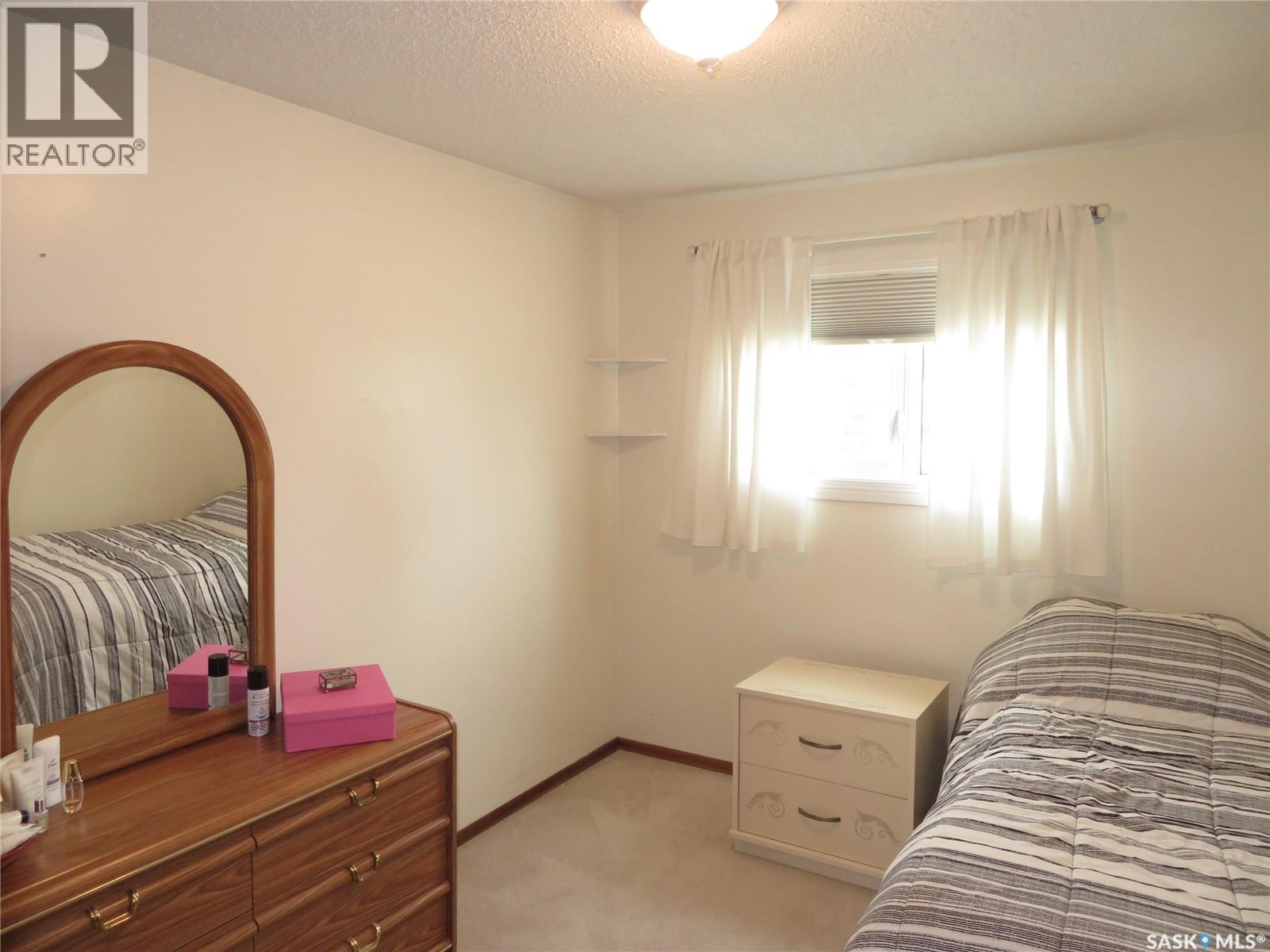 315 Benesh Crescent, Saskatoon, Saskatchewan  S7K 6P1 - Photo 9 - SK035320