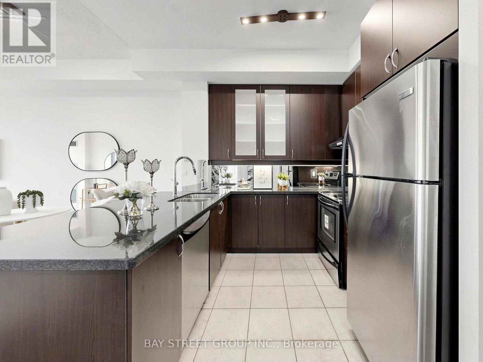 308 - 21 Upper Duke Crescent, Markham, Ontario  L6G 0B7 - Photo 7 - N13104272