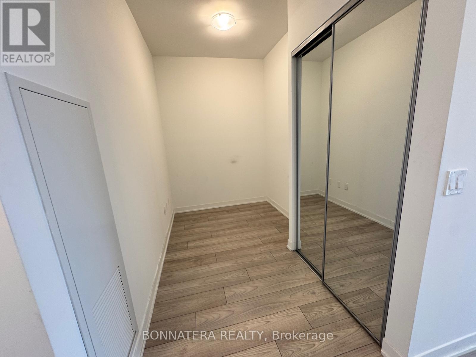 1027 - 498 Caldari Road, Vaughan, Ontario  L4K 0R6 - Photo 2 - N13104358