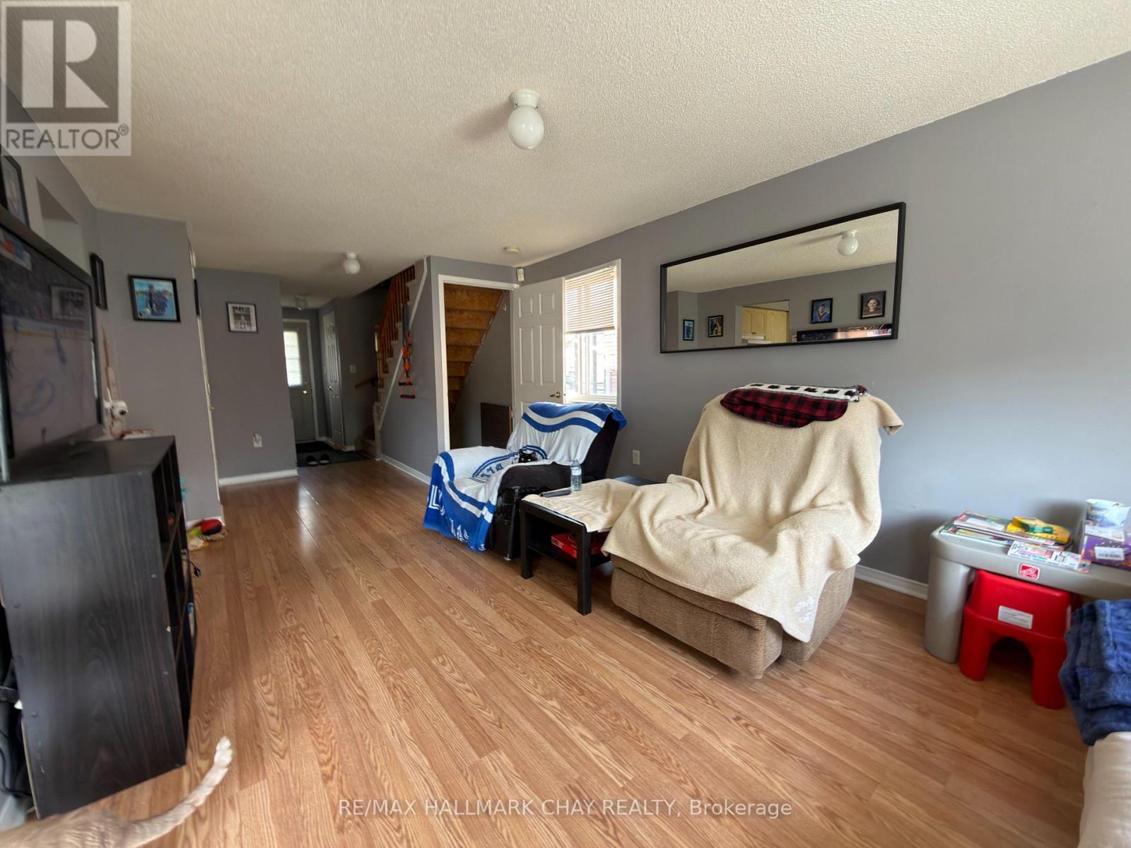 207 Tunbridge Road, Barrie (Georgian Drive), Ontario  L4M 6R6 - Photo 5 - S13104218