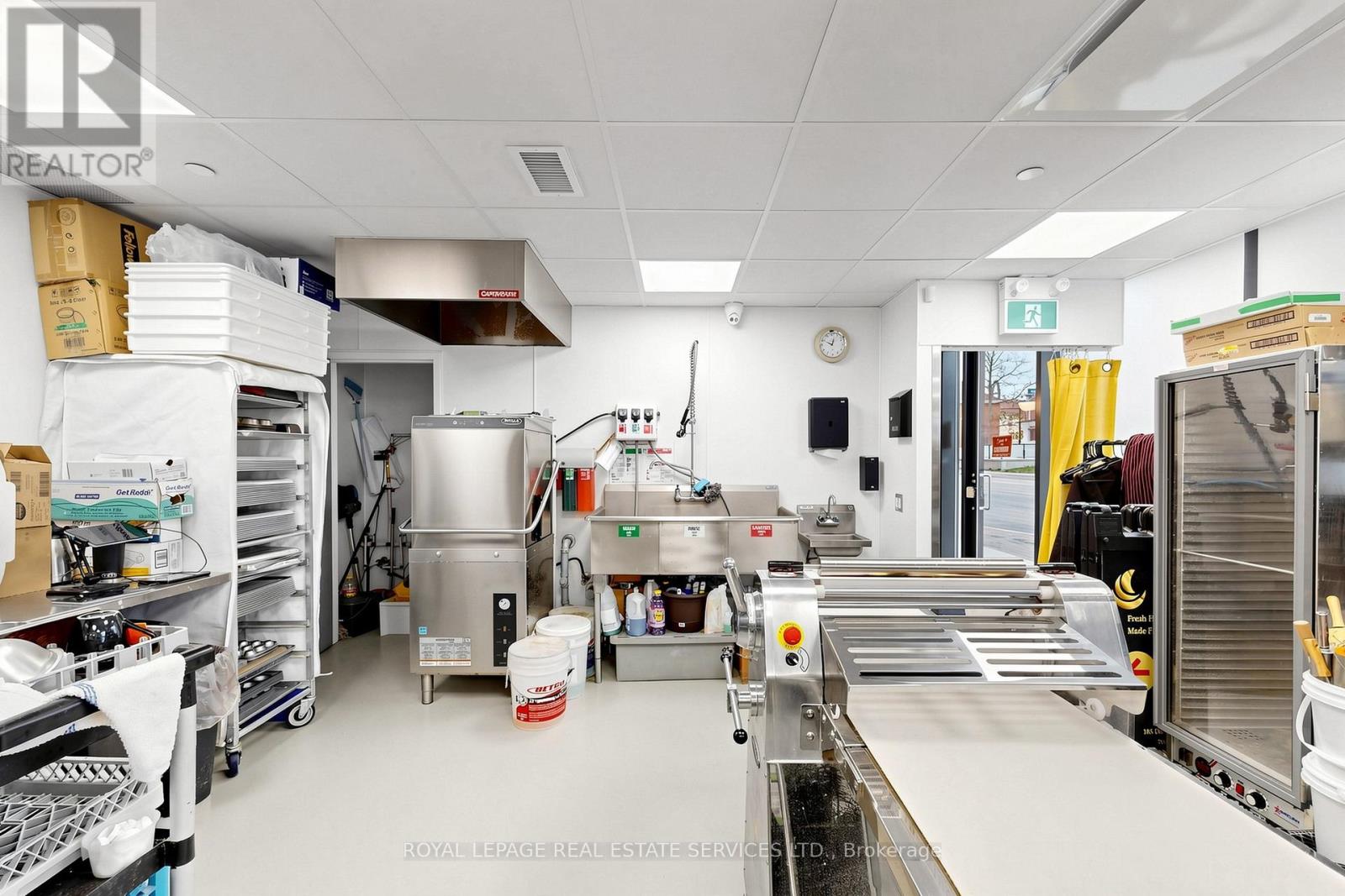 C3 - 185 Dunlop Street E, Barrie (Lakeshore), Ontario  L4M 0L7 - Photo 17 - S13104278