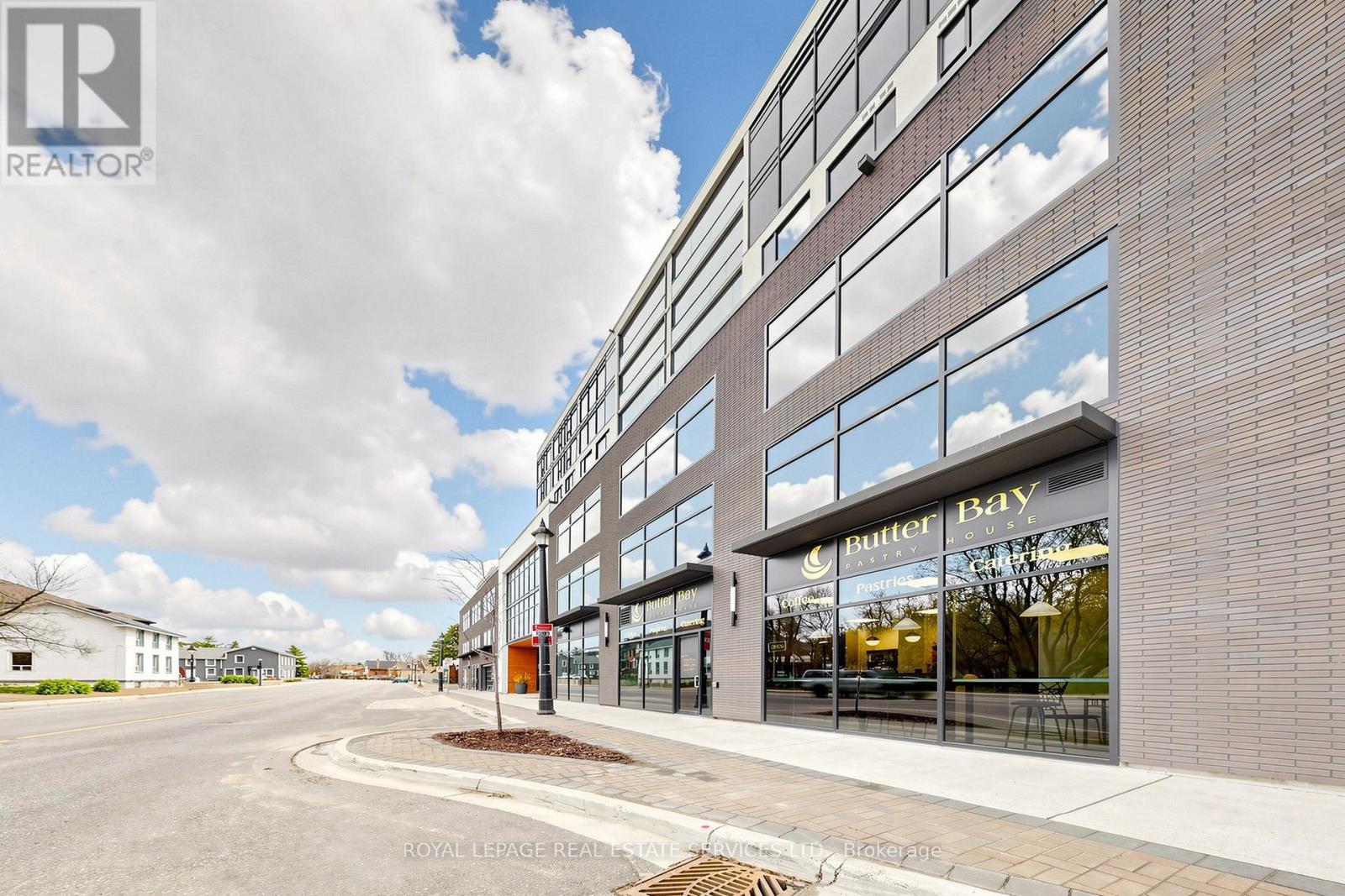 C3 - 185 Dunlop Street E, Barrie (Lakeshore), Ontario  L4M 0L7 - Photo 2 - S13104278
