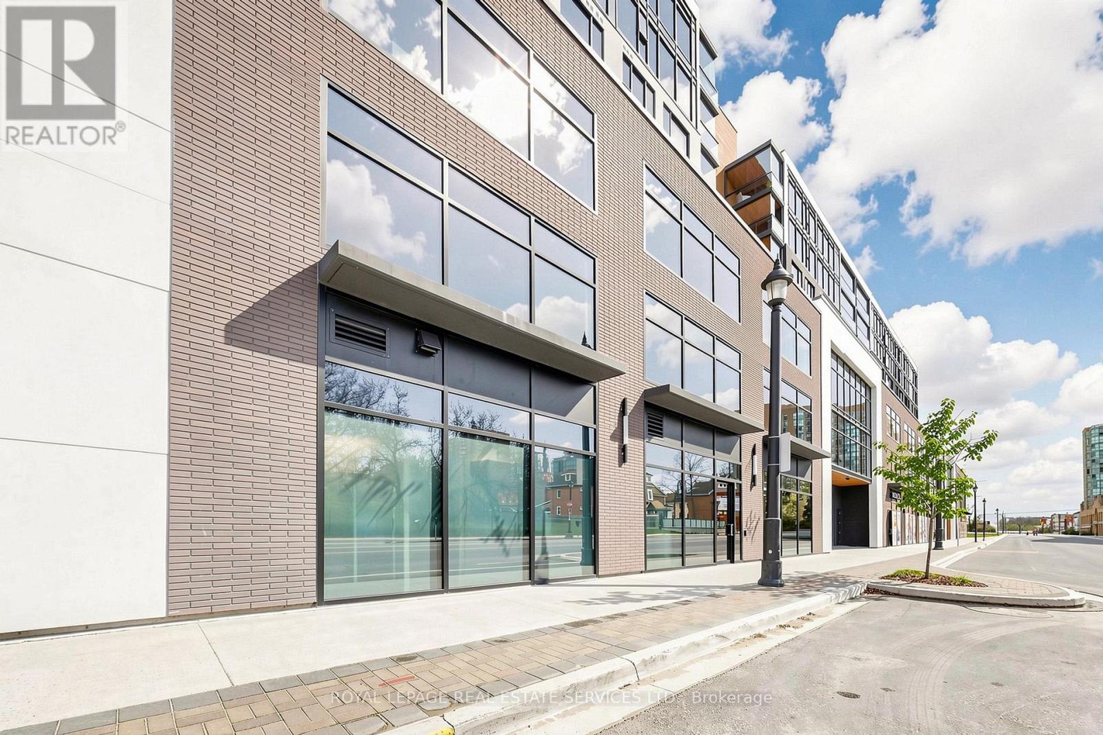 C3 - 185 Dunlop Street E, Barrie (Lakeshore), Ontario  L4M 0L7 - Photo 3 - S13104278