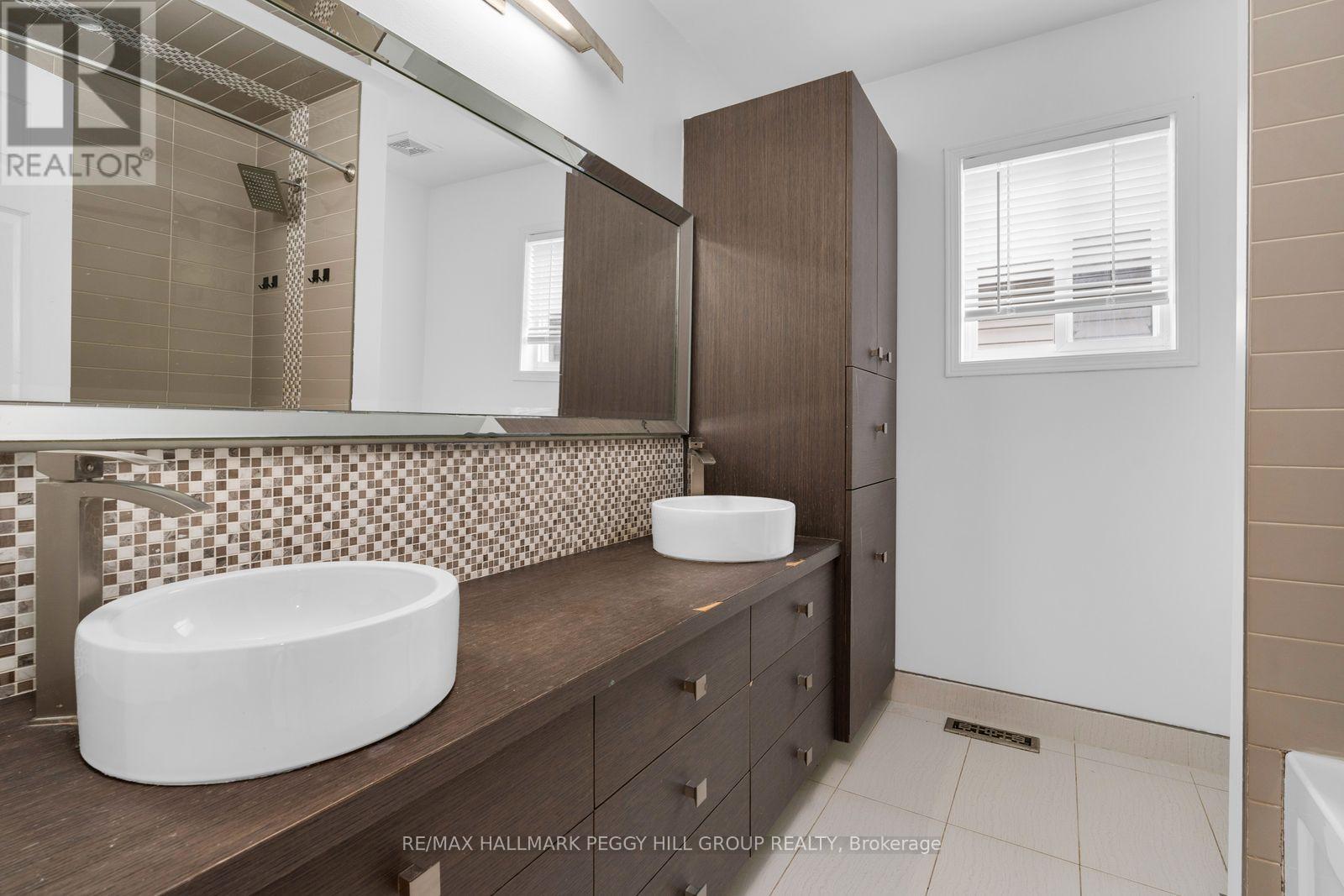 Upper - 69 Moir Crescent, Barrie (Painswick North), Ontario  L4N 8B2 - Photo 11 - S13104408