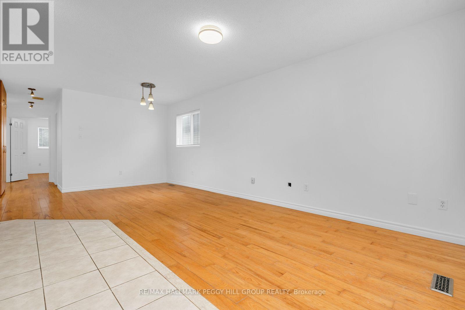 Upper - 69 Moir Crescent, Barrie (Painswick North), Ontario  L4N 8B2 - Photo 2 - S13104408