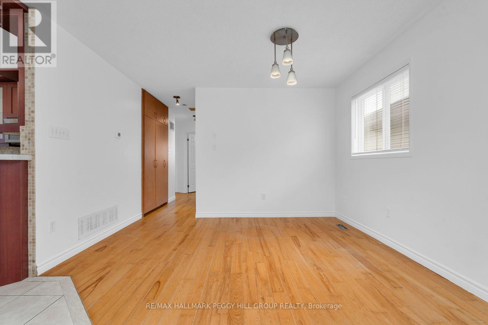 Upper - 69 Moir Crescent, Barrie (Painswick North), Ontario  L4N 8B2 - Photo 4 - S13104408
