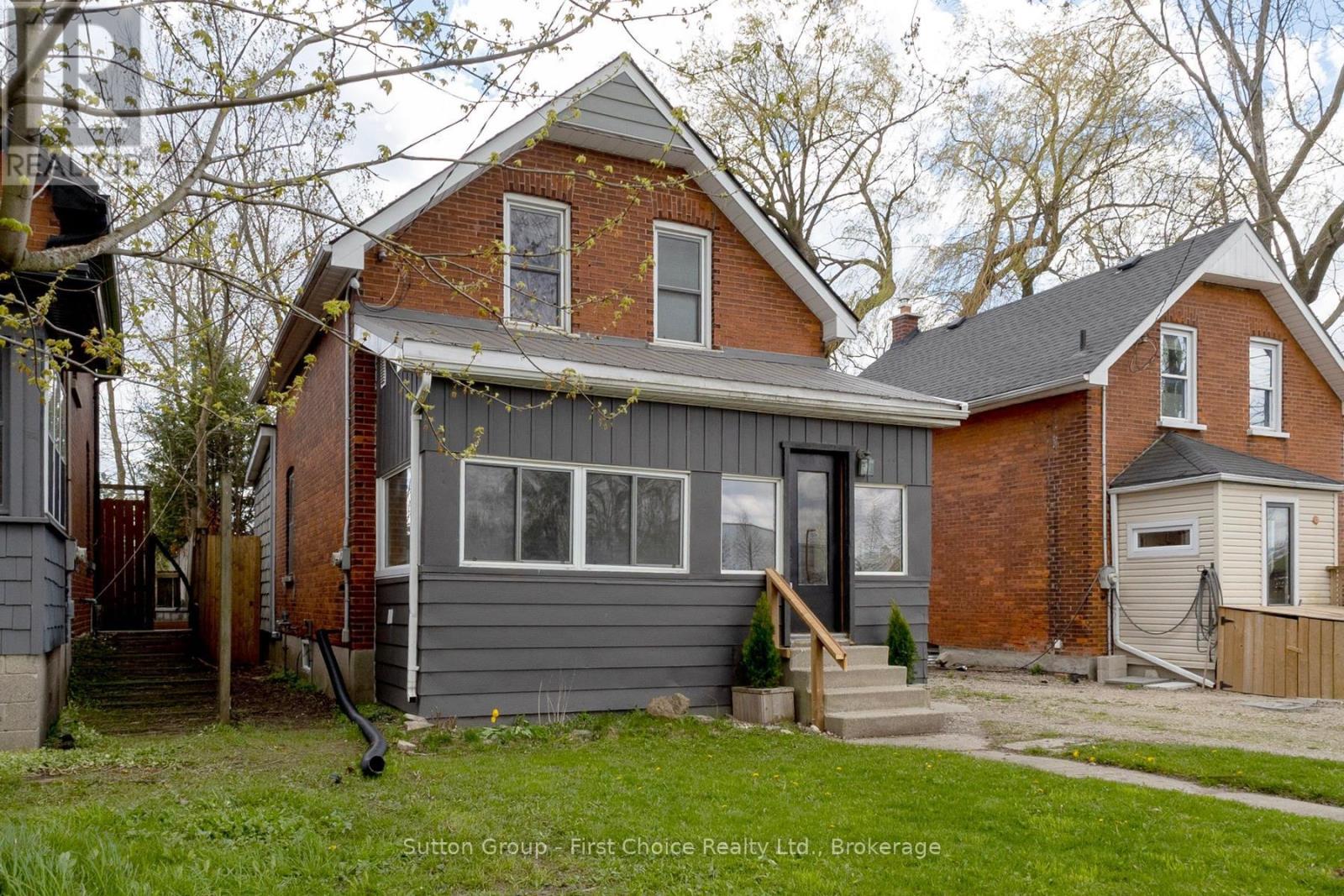 383 Douro Street, Stratford, Ontario  N5A 3S8 - Photo 1 - X13102546
