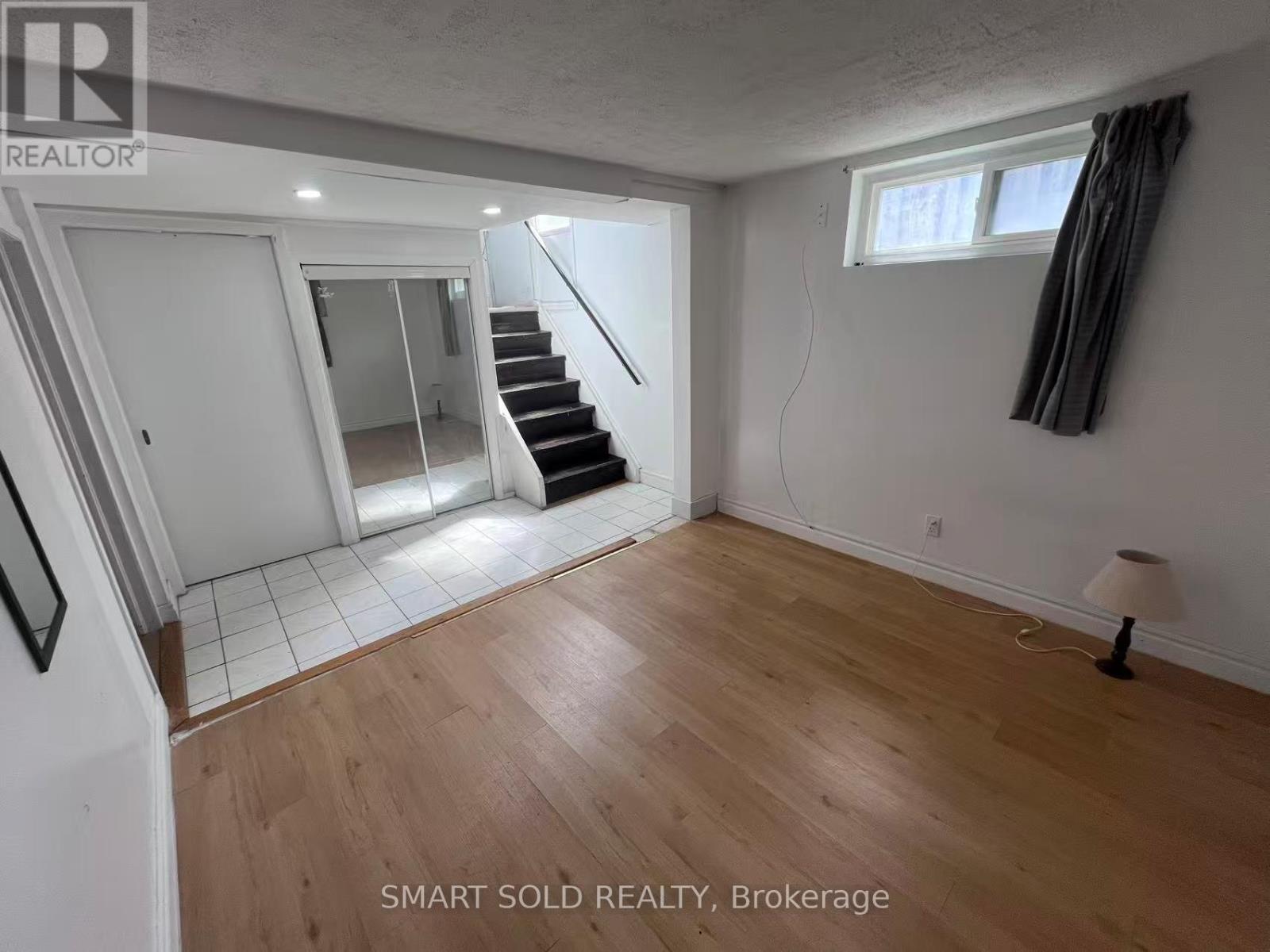 58 EMMELINE CRESCENT, Toronto, Ontario