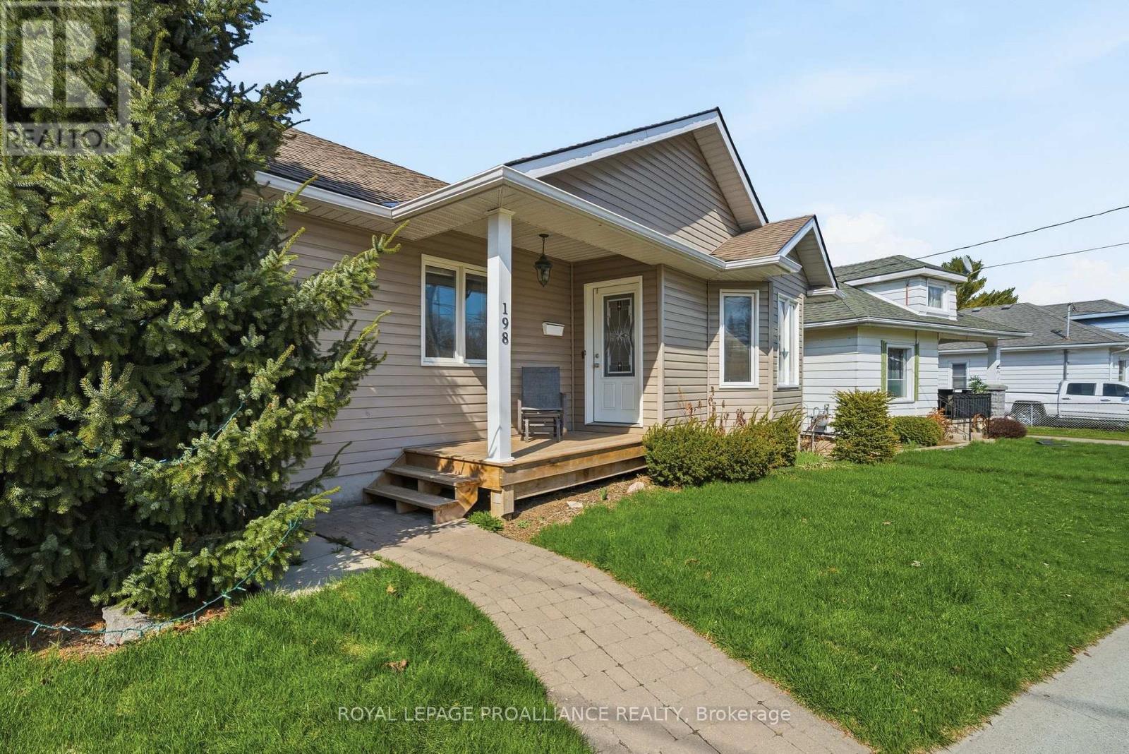 198 Moira Street W, Belleville, Ontario  K8P 1T5 - Photo 1 - X13047440