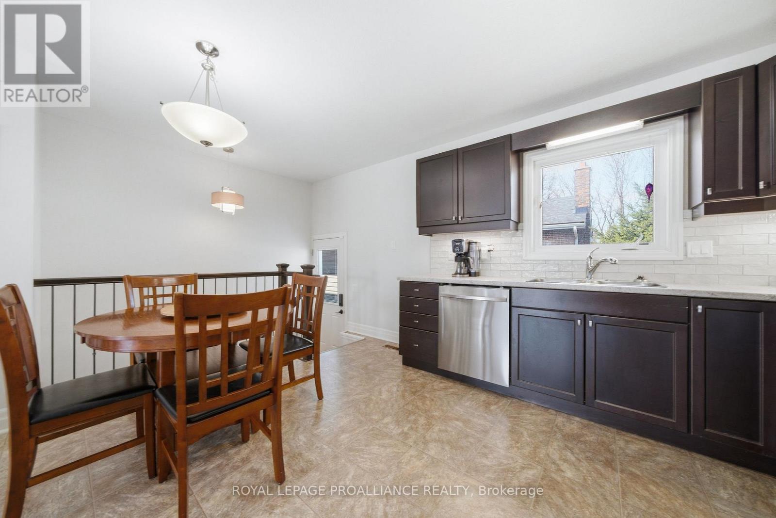 198 Moira Street W, Belleville, Ontario  K8P 1T5 - Photo 11 - X13047440