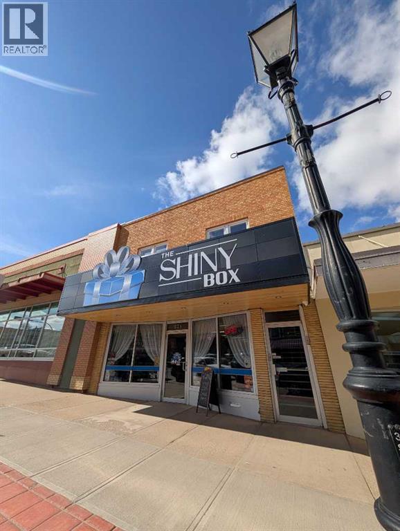 Main Floor, 524 3 Street SE, medicine hat, Alberta