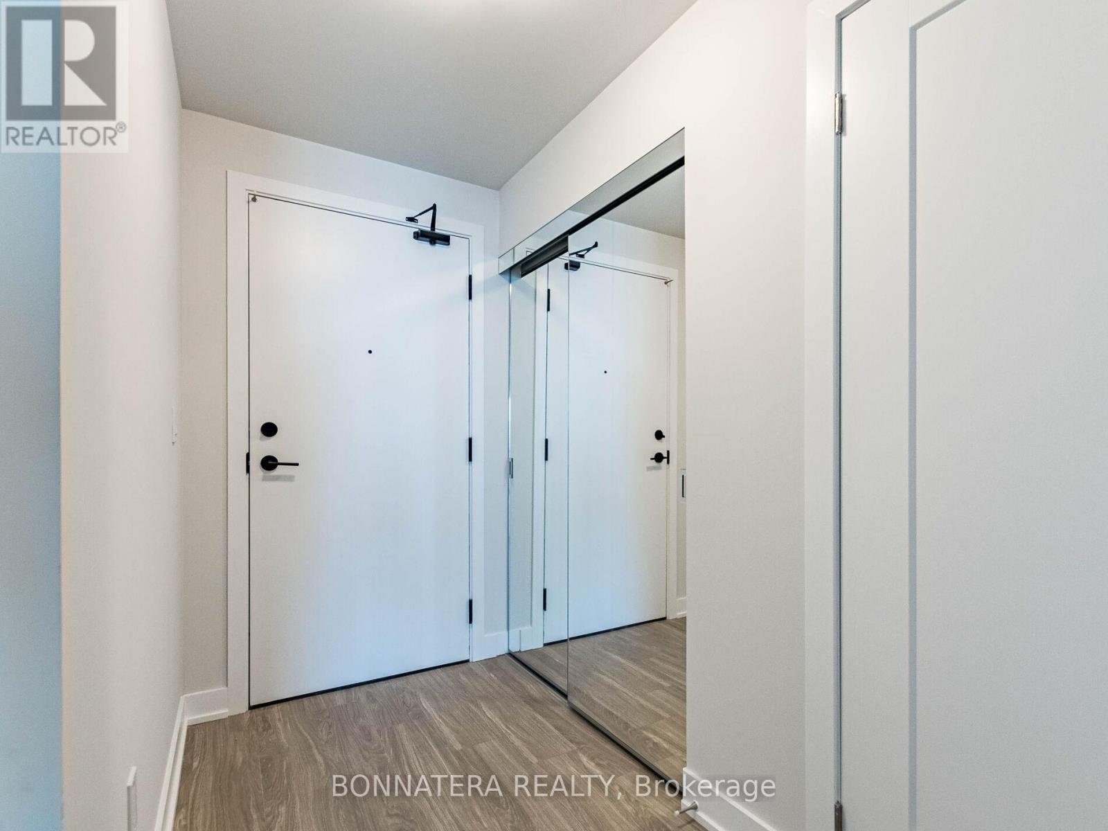 4309 - 430 Square One Drive, Mississauga, Ontario  L5B 0L6 - Photo 10 - W13104266
