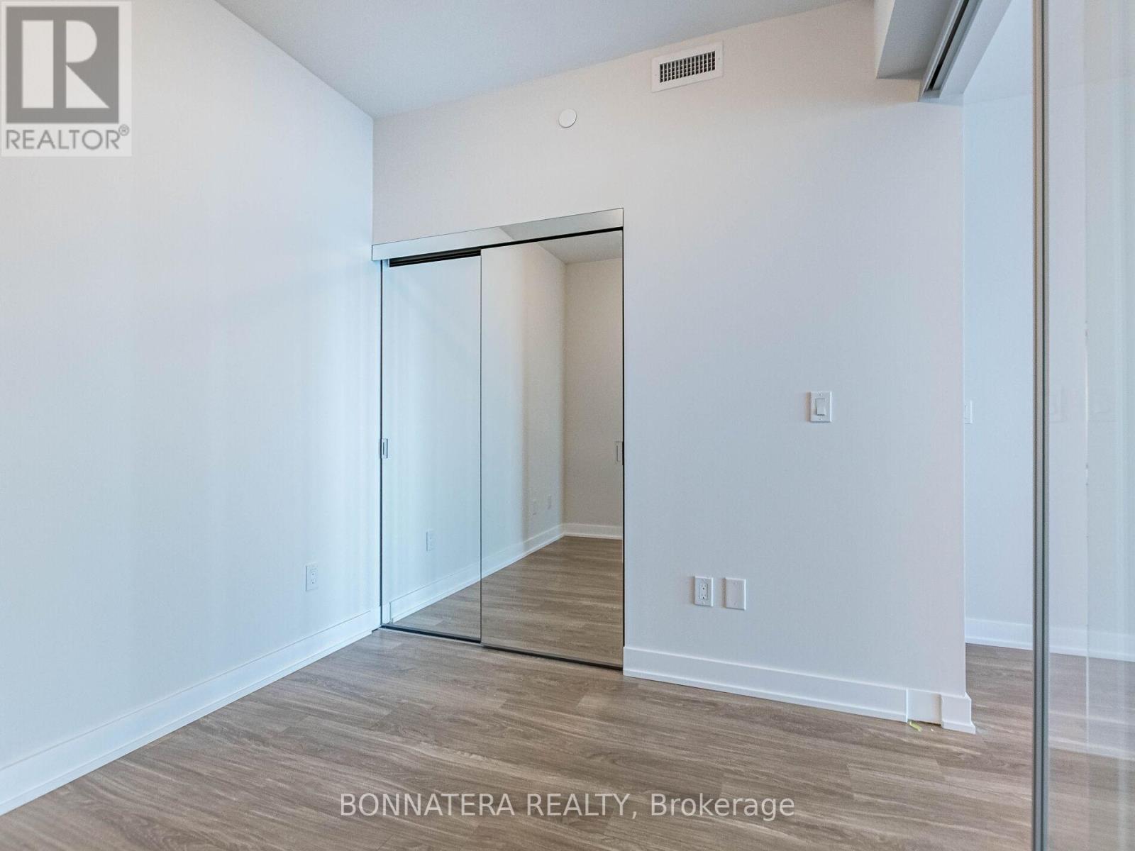 4309 - 430 Square One Drive, Mississauga, Ontario  L5B 0L6 - Photo 12 - W13104266