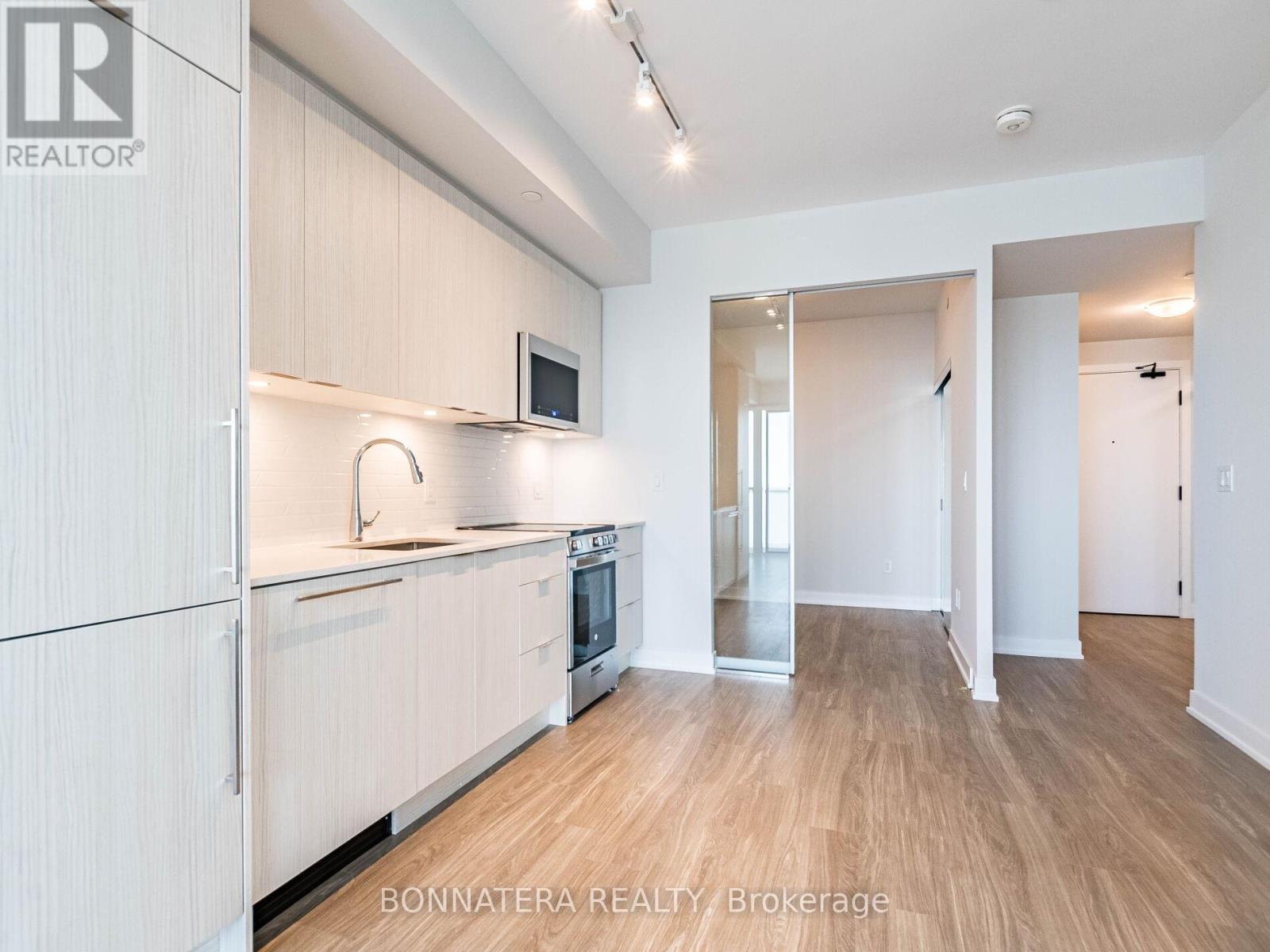 4309 - 430 Square One Drive, Mississauga, Ontario  L5B 0L6 - Photo 17 - W13104266