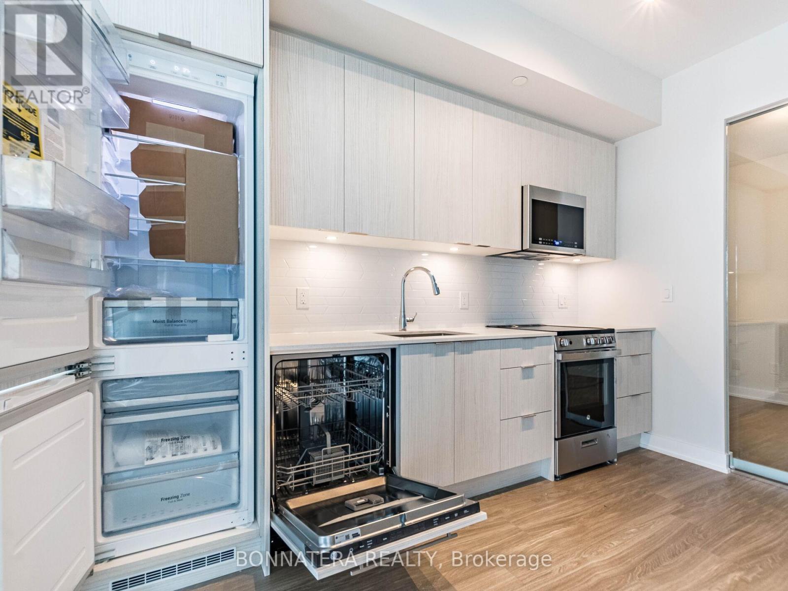 4309 - 430 Square One Drive, Mississauga, Ontario  L5B 0L6 - Photo 20 - W13104266