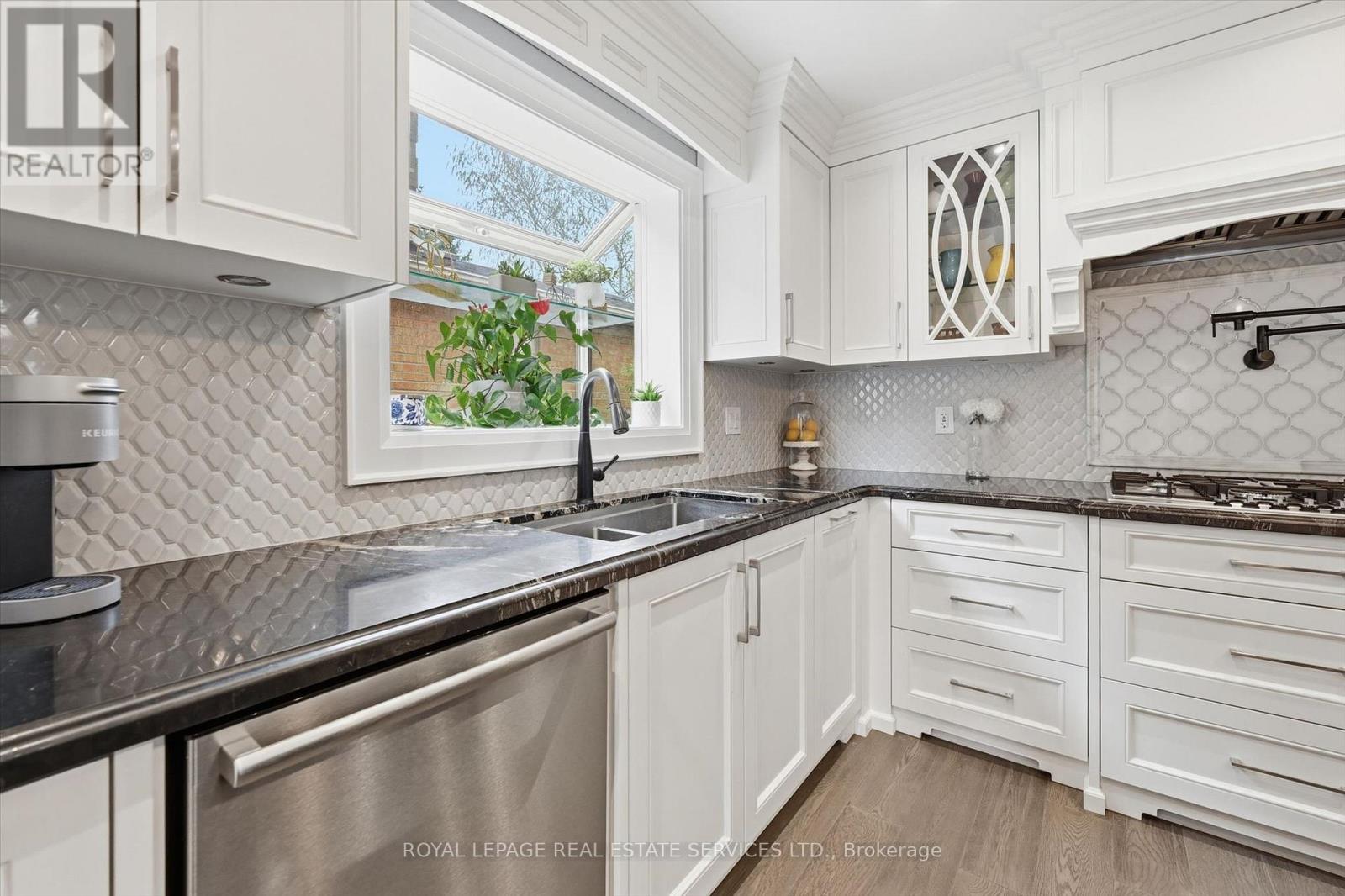 1256 Fieldcrest Lane, Oakville, Ontario  L6M 2L8 - Photo 16 - W13104342
