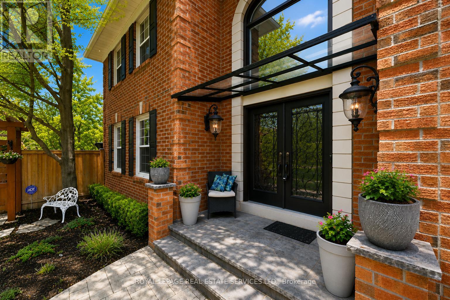 1256 Fieldcrest Lane, Oakville, Ontario  L6M 2L8 - Photo 4 - W13104342