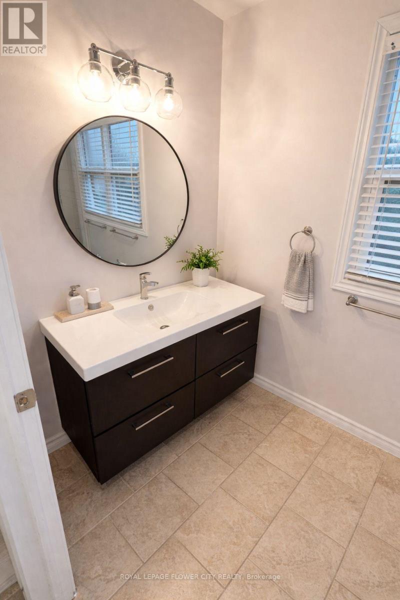 116 Lindsay Court, Orangeville, Ontario  L9W 4H1 - Photo 4 - W13104352