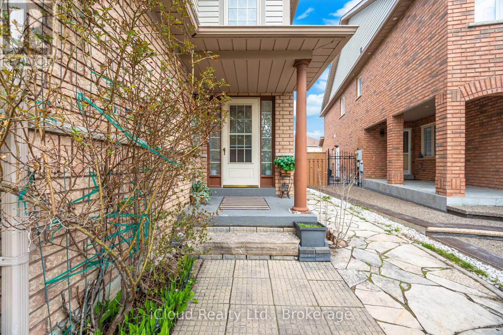 151 Desert Sand Drive, Brampton, Ontario  L6R 1P9 - Photo 6 - W13104374