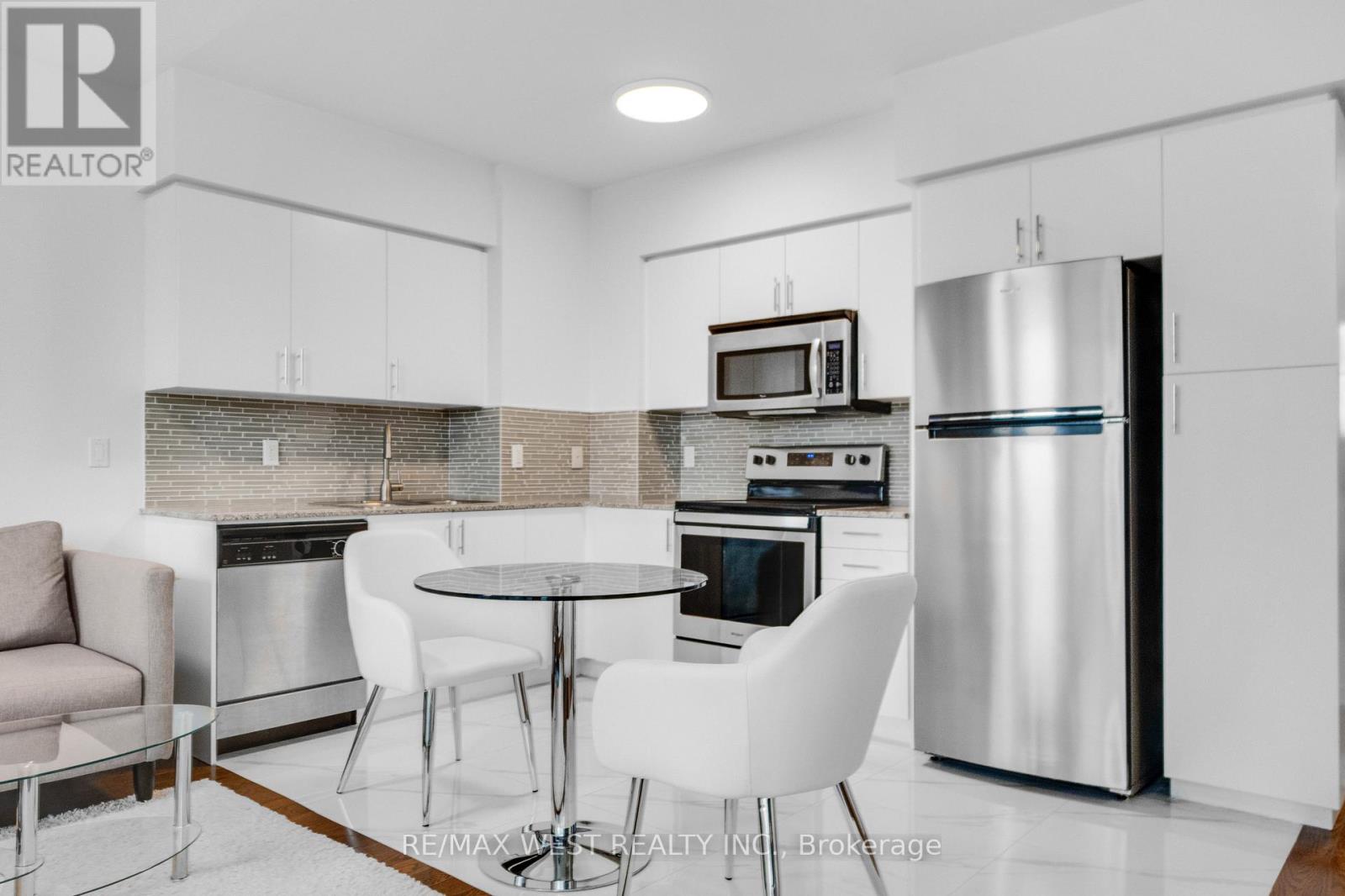 505 - 2240 Lake Shore Boulevard W, Toronto, Ontario  M8V 0B1 - Photo 4 - W13104406