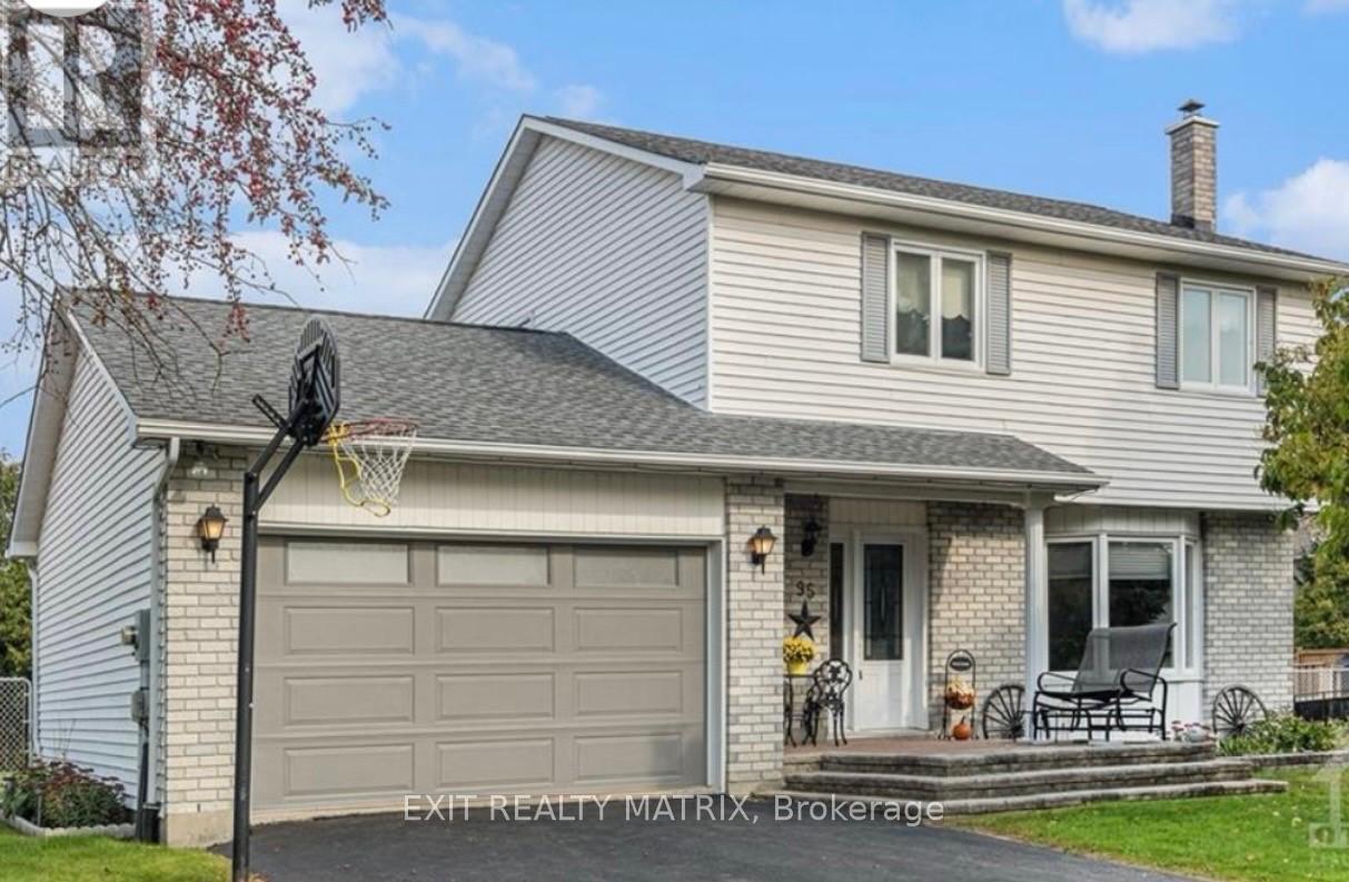 95 CASTLEBEAU STREET, Russell, Ontario