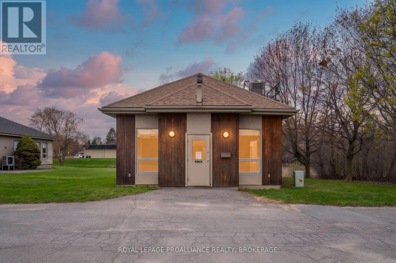 820 DEVELOPMENT DRIVE, Kingston, Ontario