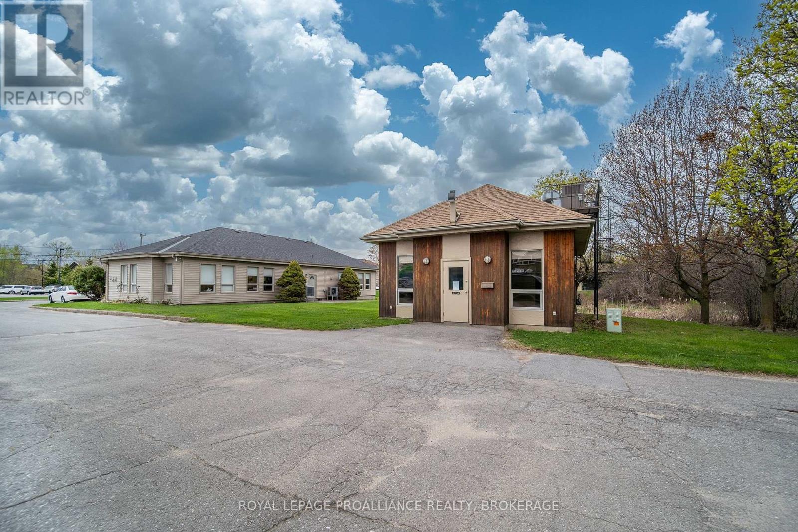 820 Development Drive, Kingston, Ontario  K7M 5V7 - Photo 2 - X13104574