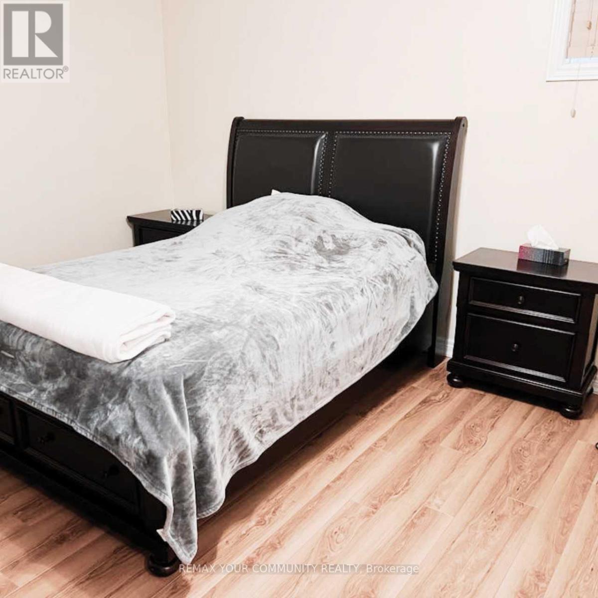 62 Canterbury Court, Richmond Hill, Ontario  L4C 8E8 - Photo 6 - N13103844