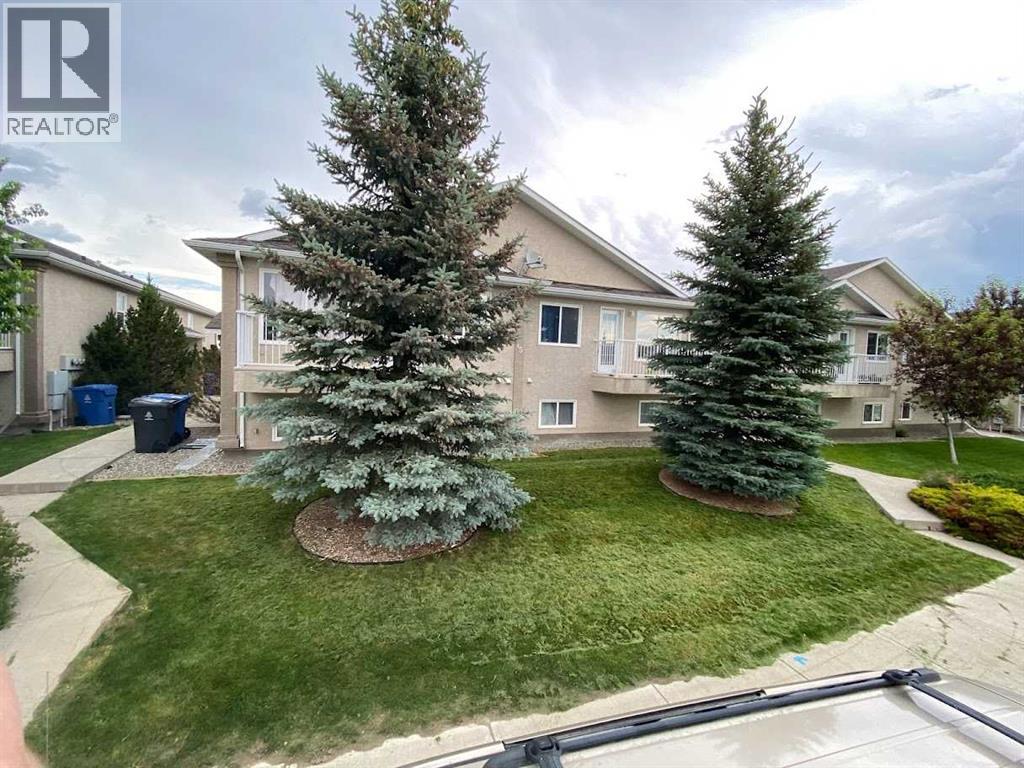 3, 15 Highlands Place W, Lethbridge, Alberta