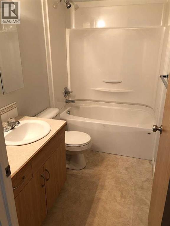 3, 15 Highlands Place W, Lethbridge, Alberta  T1J 4X8 - Photo 11 - A2309552