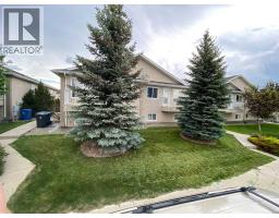 3, 15 Highlands Place W, Lethbridge, Alberta