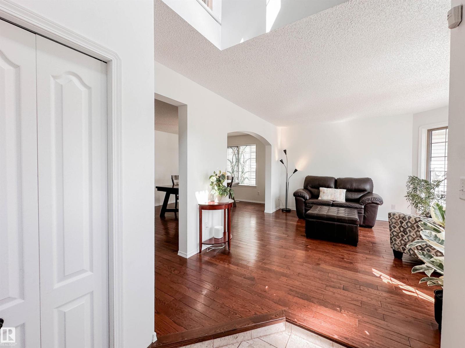 10020 97 Av Nw, Edmonton, Alberta  T5K 0B1 - Photo 3 - E4486658