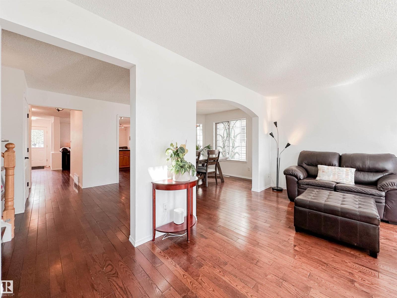 10020 97 Av Nw, Edmonton, Alberta  T5K 0B1 - Photo 4 - E4486658
