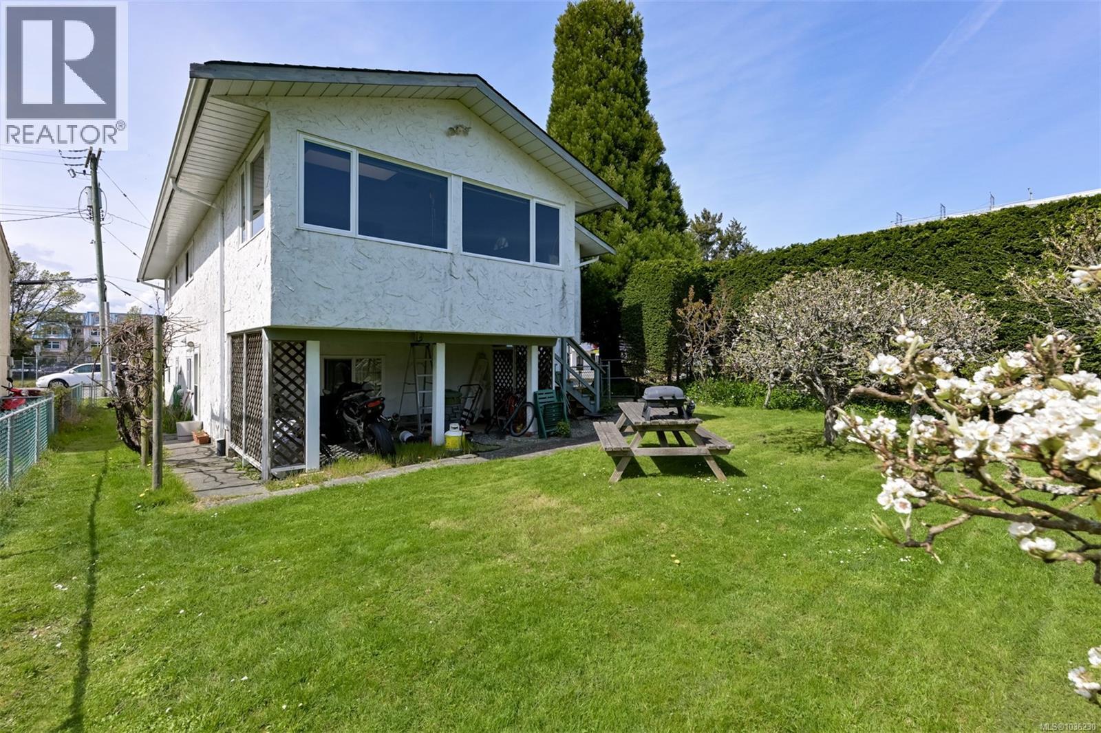 2535 Bevan Ave, Sidney, British Columbia  V8L 1W5 - Photo 9 - 1036230