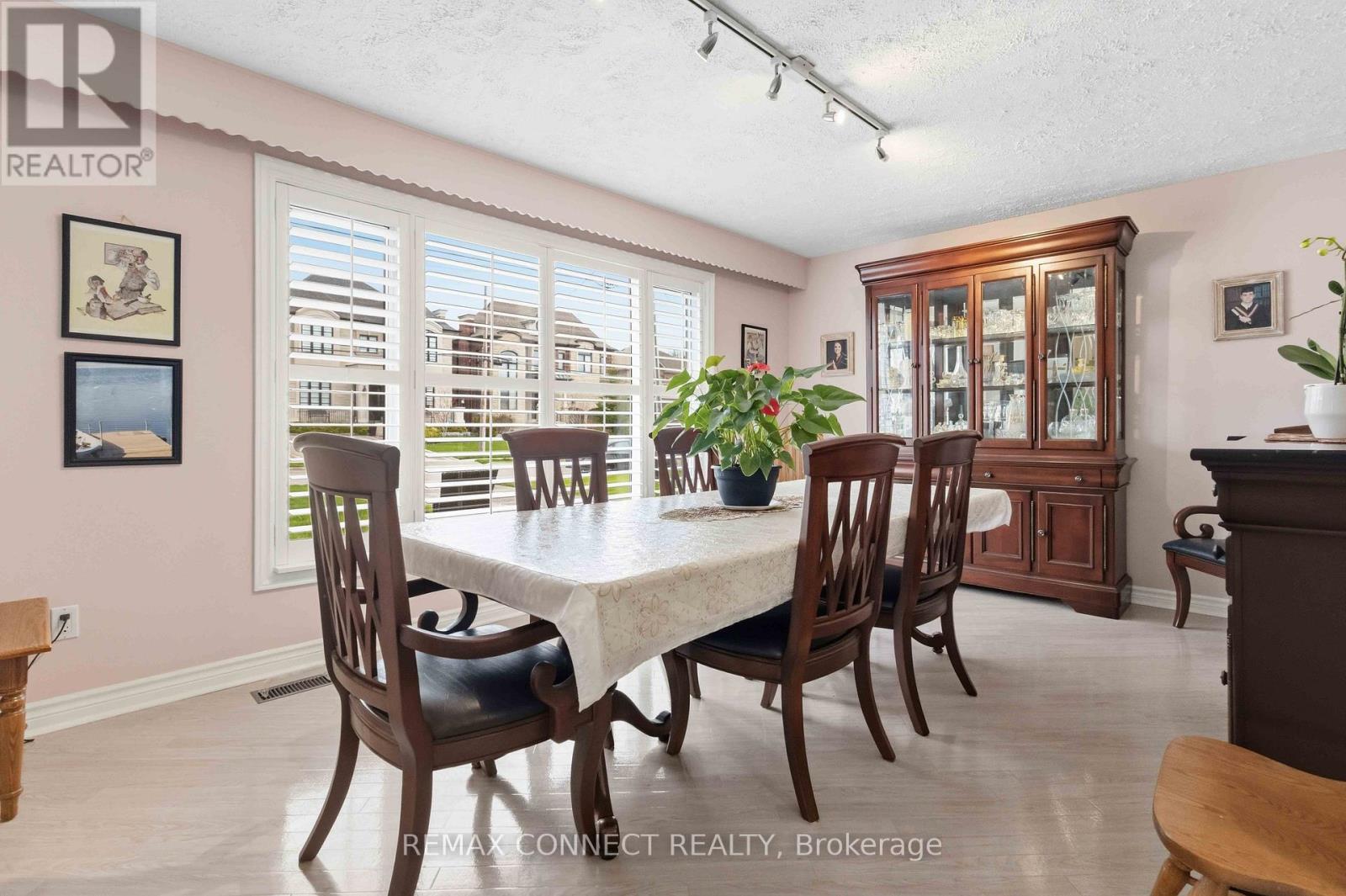 1805 Woodview Avenue, Pickering, Ontario  L1V 1L3 - Photo 4 - E13104472