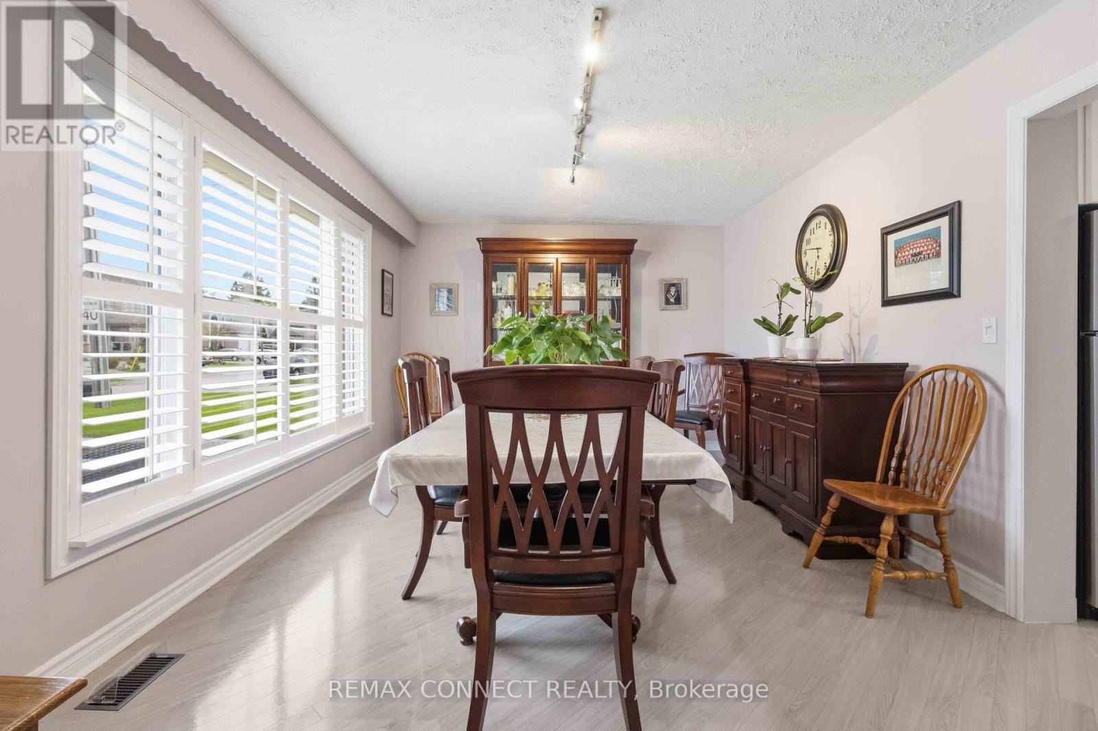 1805 Woodview Avenue, Pickering, Ontario  L1V 1L3 - Photo 5 - E13104472