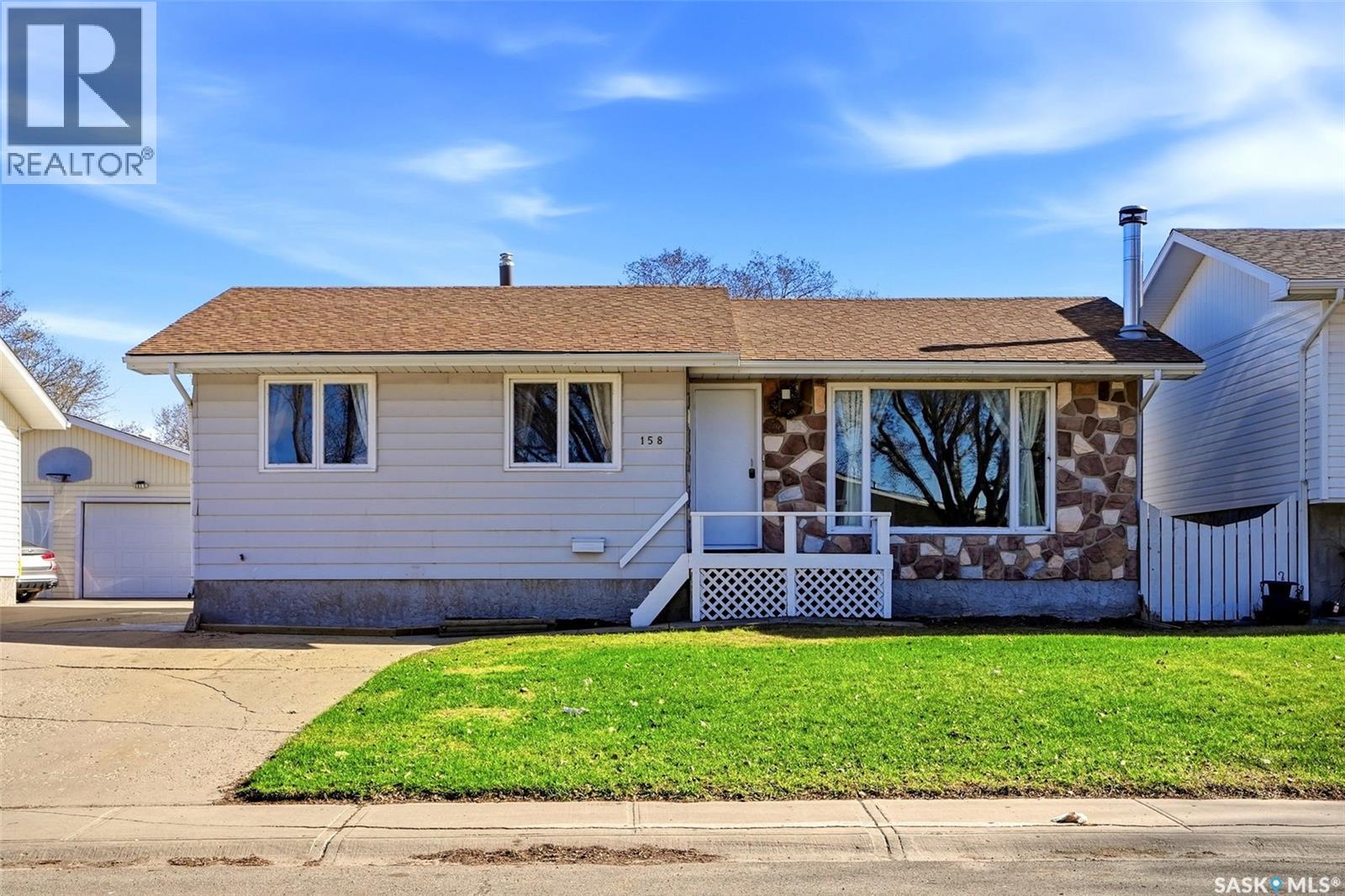 158 Trifunov Crescent, Regina, Saskatchewan  S4R 7C9 - Photo 2 - SK035441