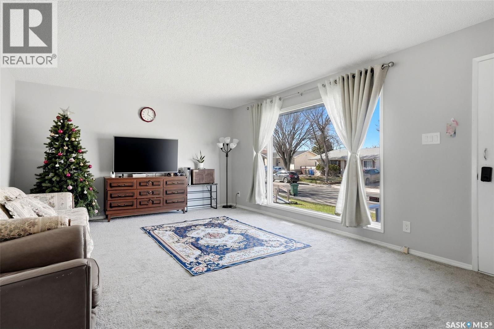 158 Trifunov Crescent, Regina, Saskatchewan  S4R 7C9 - Photo 4 - SK035441