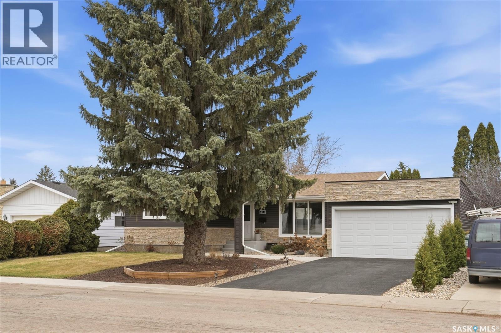 411 Auld Crescent, Saskatoon, Saskatchewan  S7H 4X2 - Photo 2 - SK035440