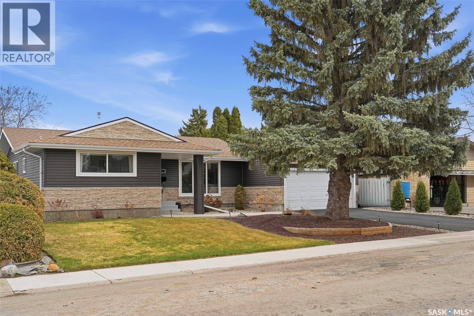 411 Auld Crescent, Saskatoon, Saskatchewan  S7H 4X2 - Photo 3 - SK035440
