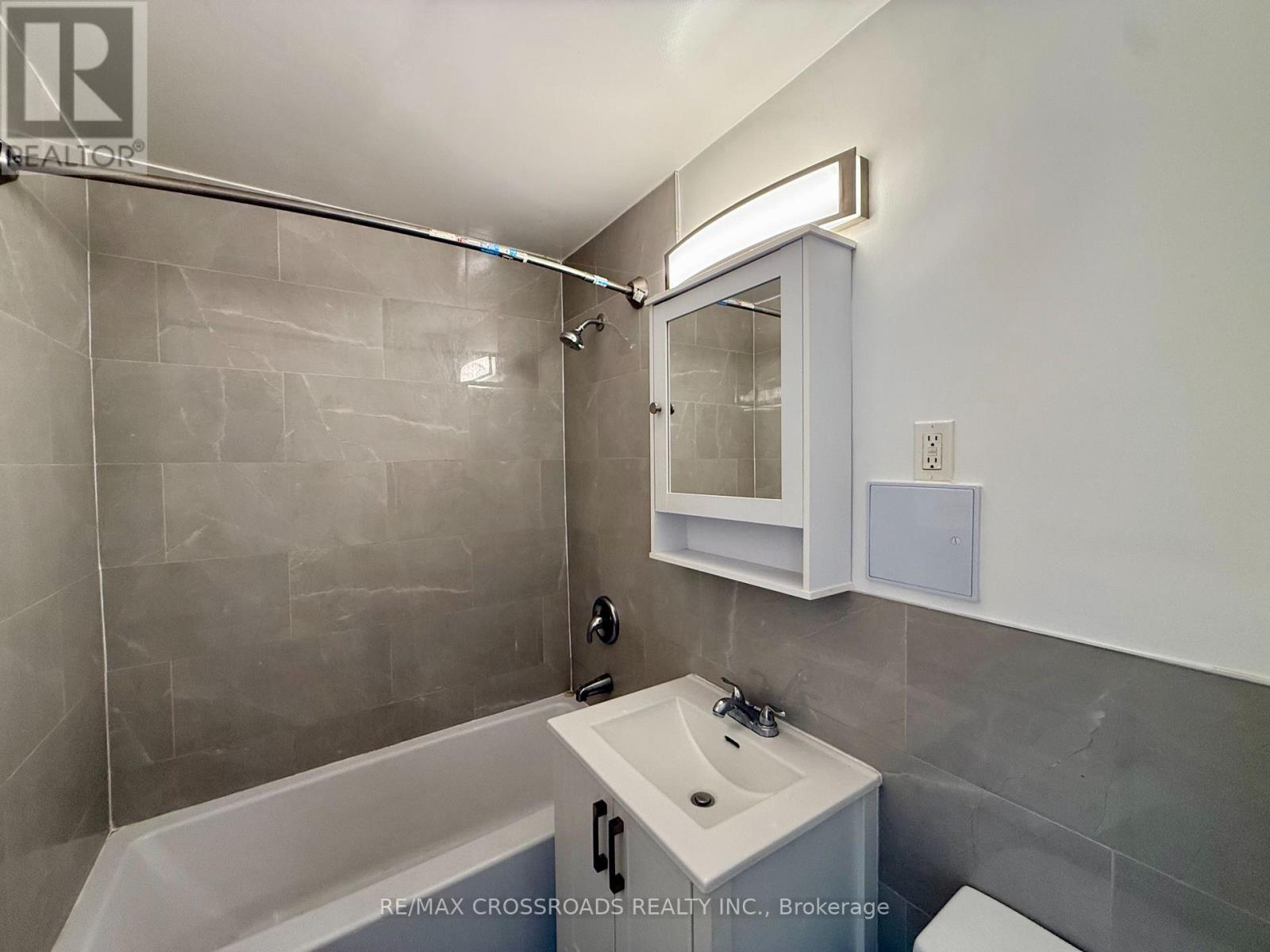 103 - 363 Lakeshore Road E, Mississauga, Ontario  L5G 1H7 - Photo 4 - W13104464