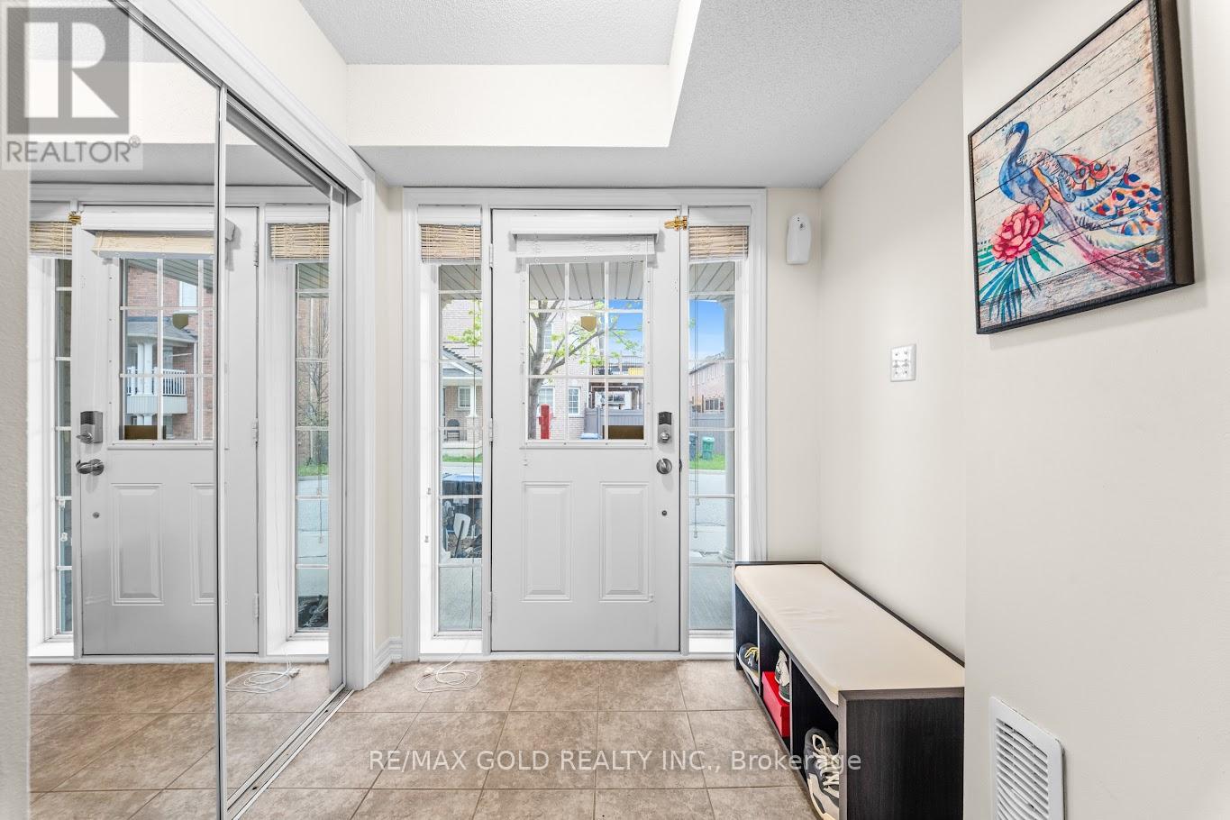 52 Arizona Drive, Brampton, Ontario  L6Y 0R6 - Photo 4 - W13104470