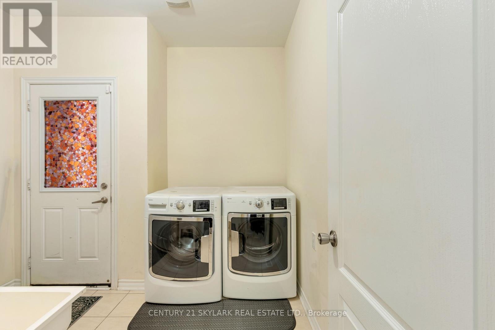 4 Mistletoe Place, Brampton, Ontario  L6Y 5V1 - Photo 12 - W13104510