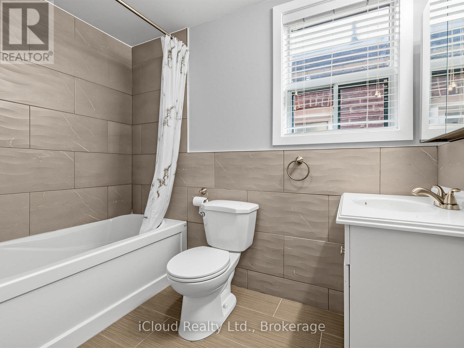 2 - 1226 Lansdowne Avenue, Toronto, Ontario  M6H 3Z8 - Photo 17 - W13104604