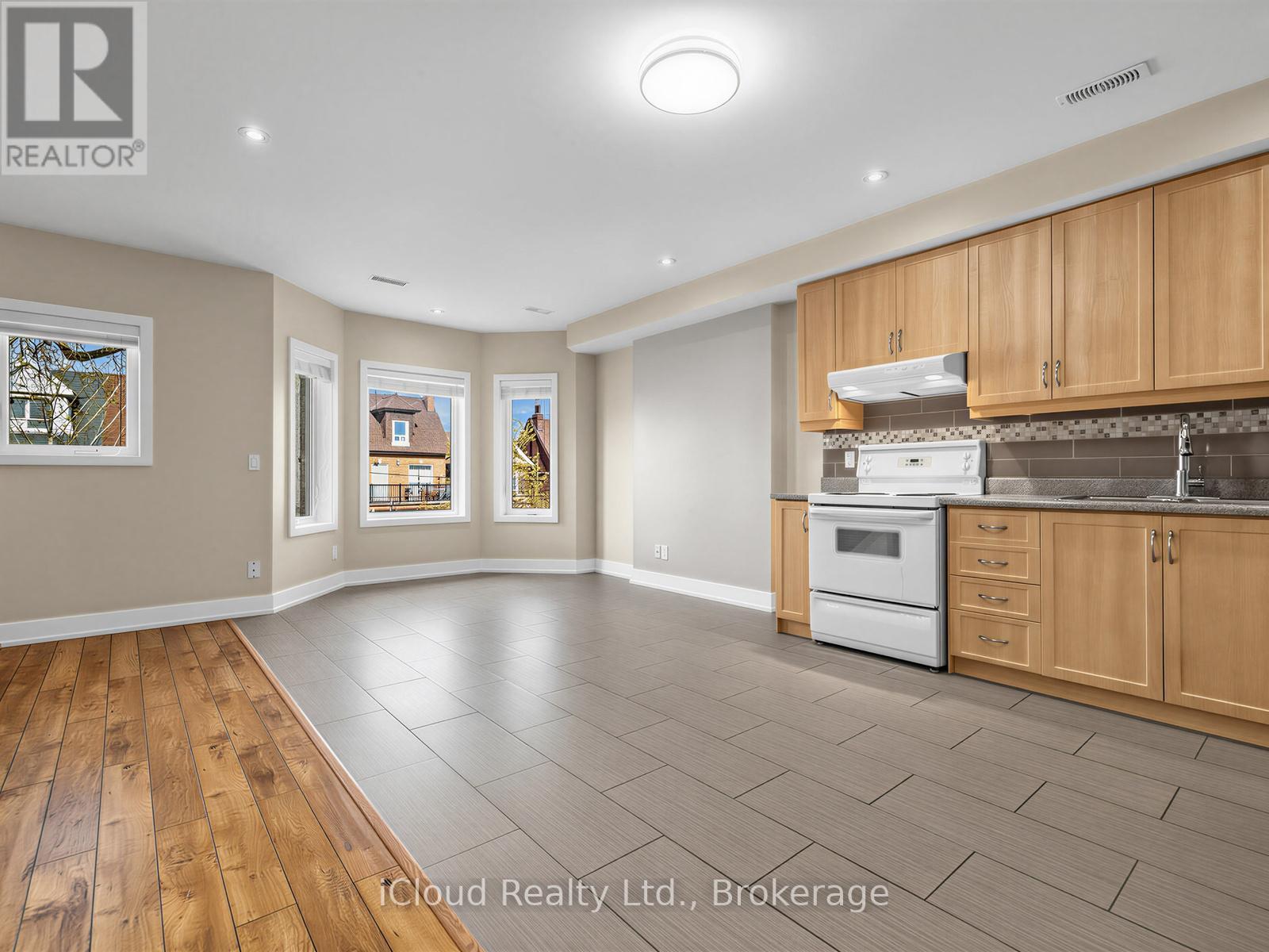 2 - 1226 Lansdowne Avenue, Toronto, Ontario  M6H 3Z8 - Photo 4 - W13104604