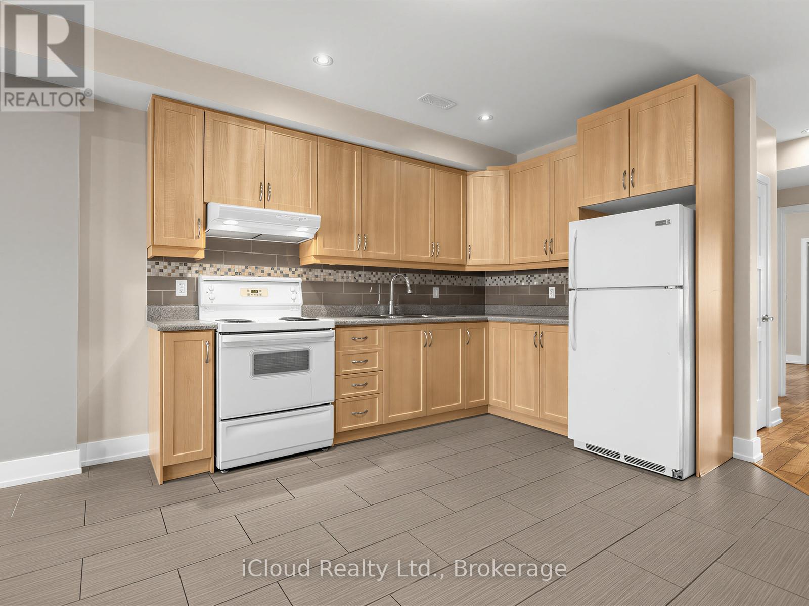 2 - 1226 Lansdowne Avenue, Toronto, Ontario  M6H 3Z8 - Photo 6 - W13104604