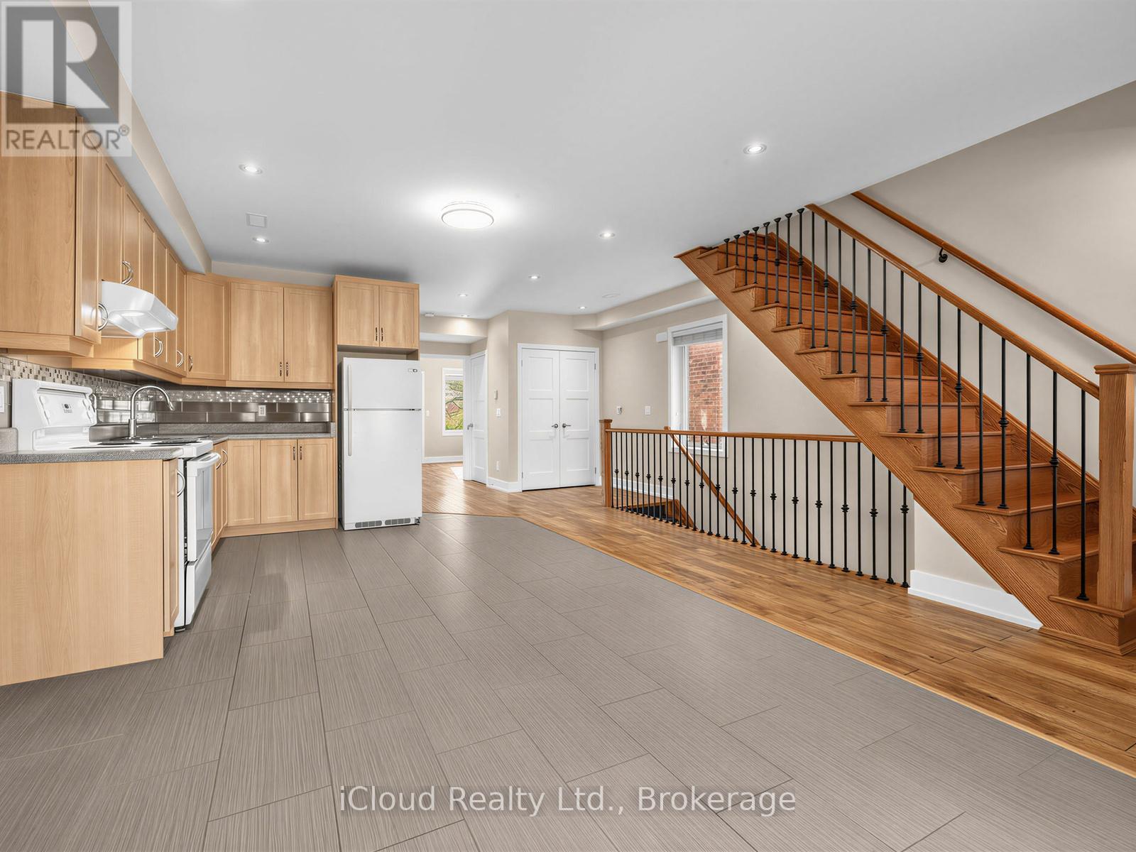2 - 1226 Lansdowne Avenue, Toronto, Ontario  M6H 3Z8 - Photo 9 - W13104604