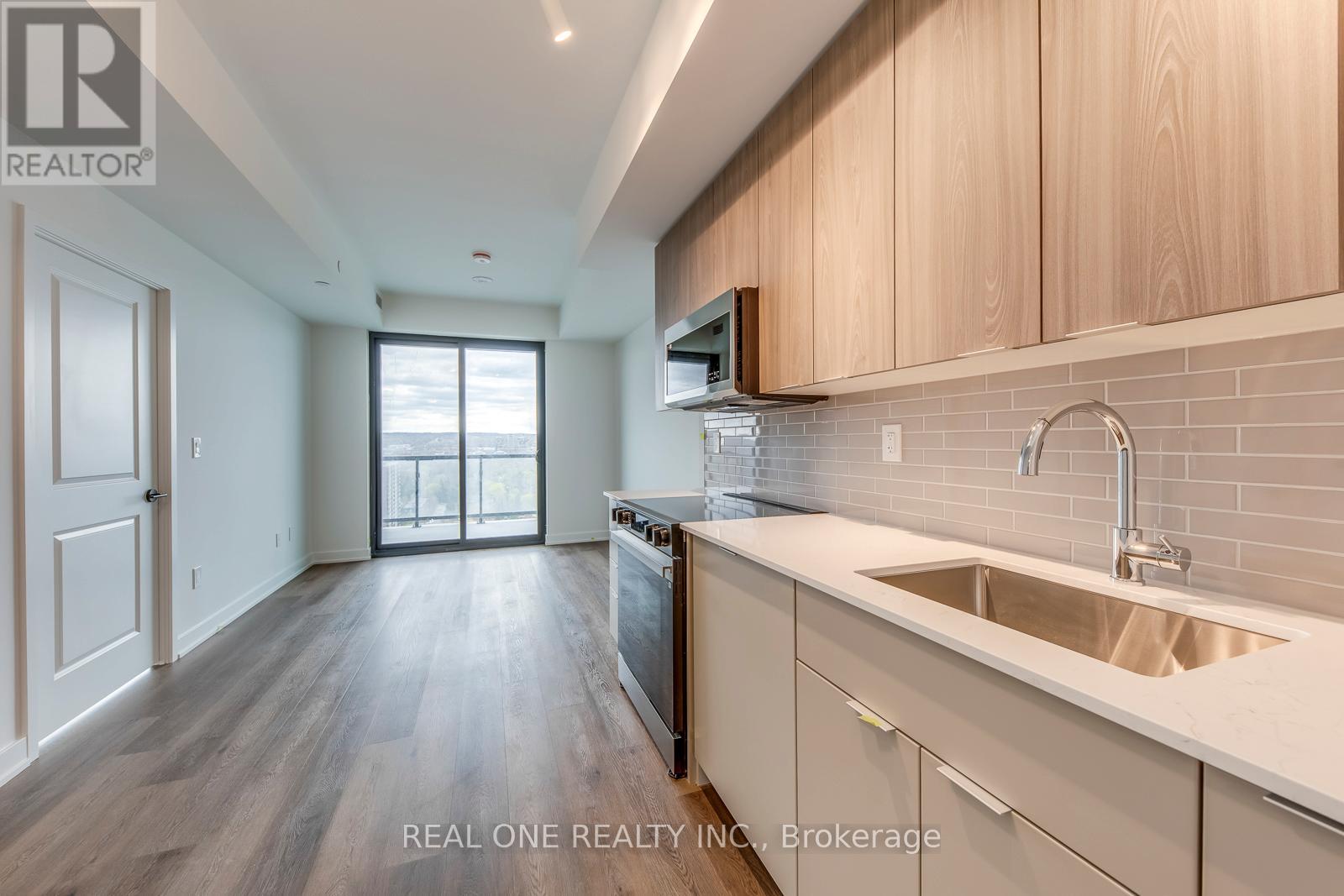 2010 - 2075 Lakeshore Road, Burlington, Ontario  L7R 0H3 - Photo 10 - W13104622