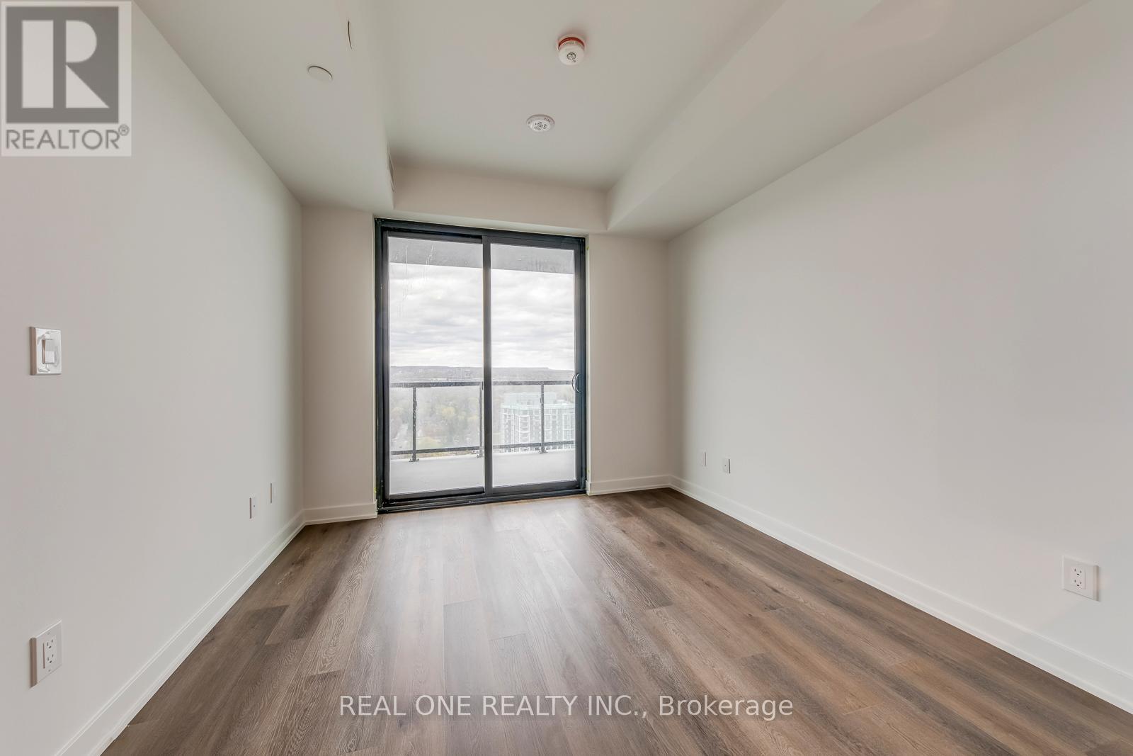 2010 - 2075 Lakeshore Road, Burlington, Ontario  L7R 0H3 - Photo 13 - W13104622