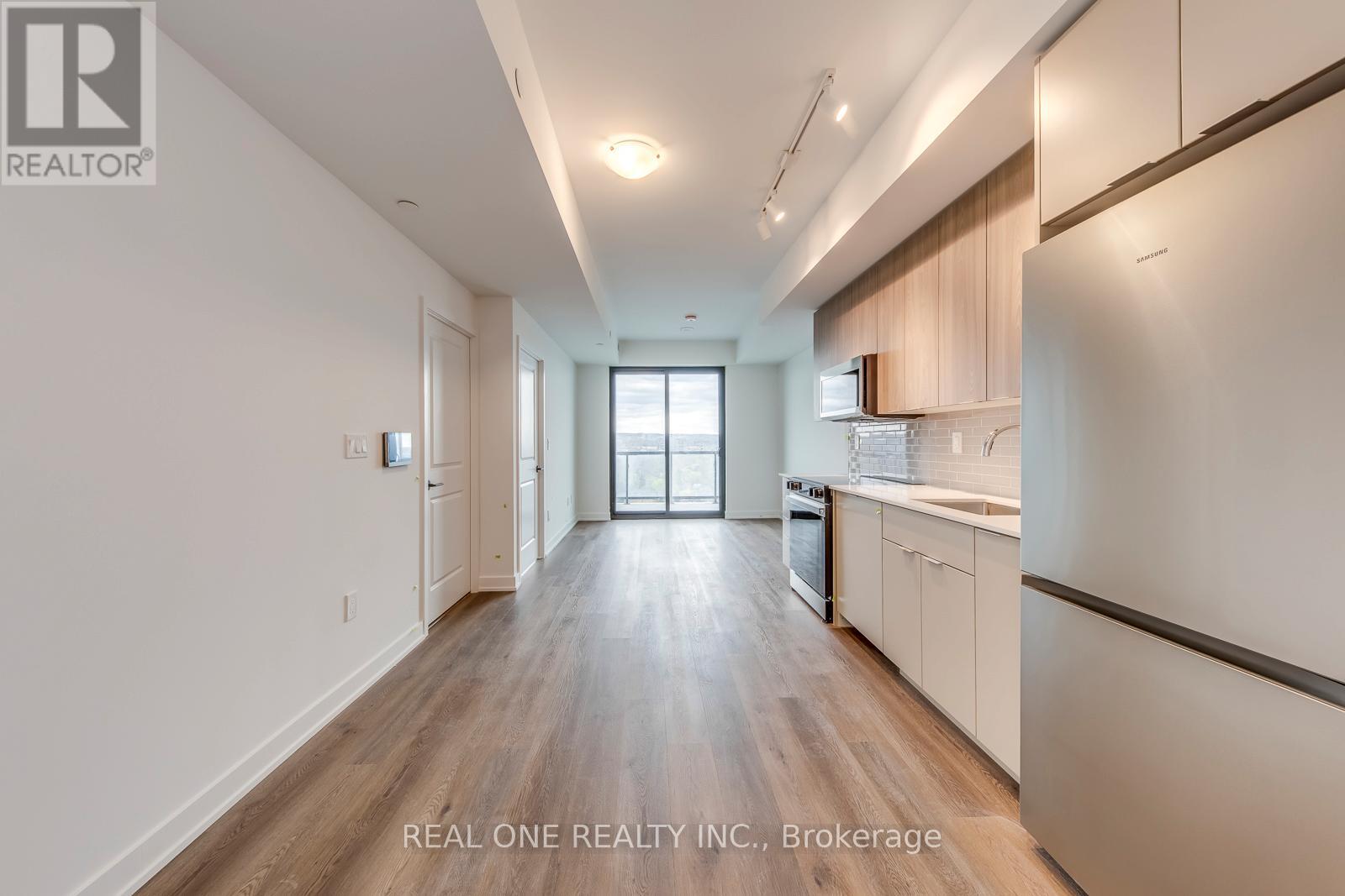 2010 - 2075 Lakeshore Road, Burlington, Ontario  L7R 0H3 - Photo 4 - W13104622